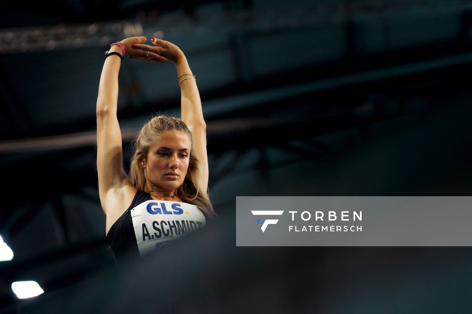 Alica Schmidt (SCC Berlin) vor dem 400m Vorlauf am 17.02.2024 während den 71. Deutschen Leichtathletik-Hallenmeisterschaften in der QUARTERBACK Immobilien ARENA in Leipzig