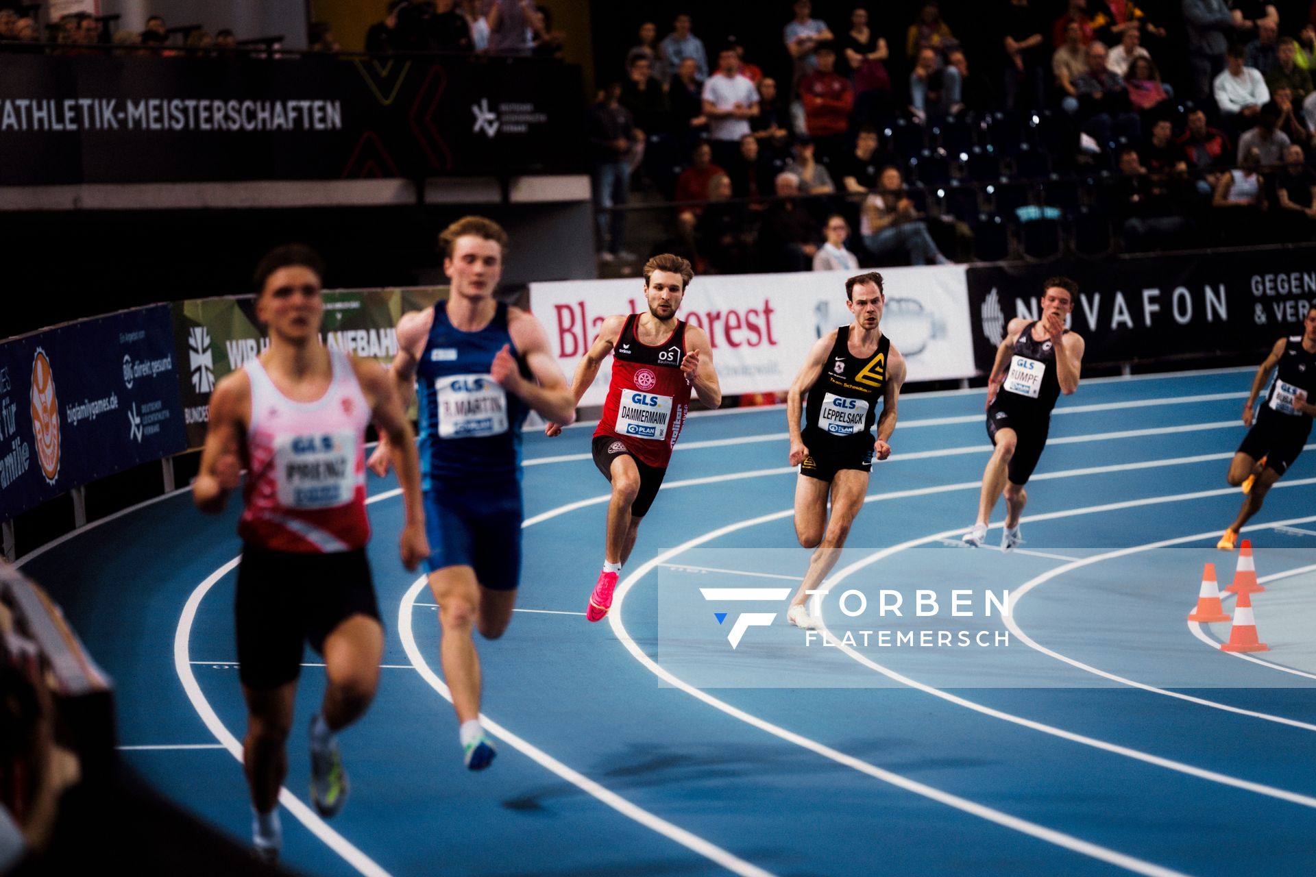 Fabian Dammermann (LG Osnabrück), Arne Leppelsack (TSV Gräfelfing), Friedrich Rumpf (SCC Berlin) im 400m Vorlauf am 17.02.2024 während den 71. Deutschen Leichtathletik-Hallenmeisterschaften in der QUARTERBACK Immobilien ARENA in Leipzig