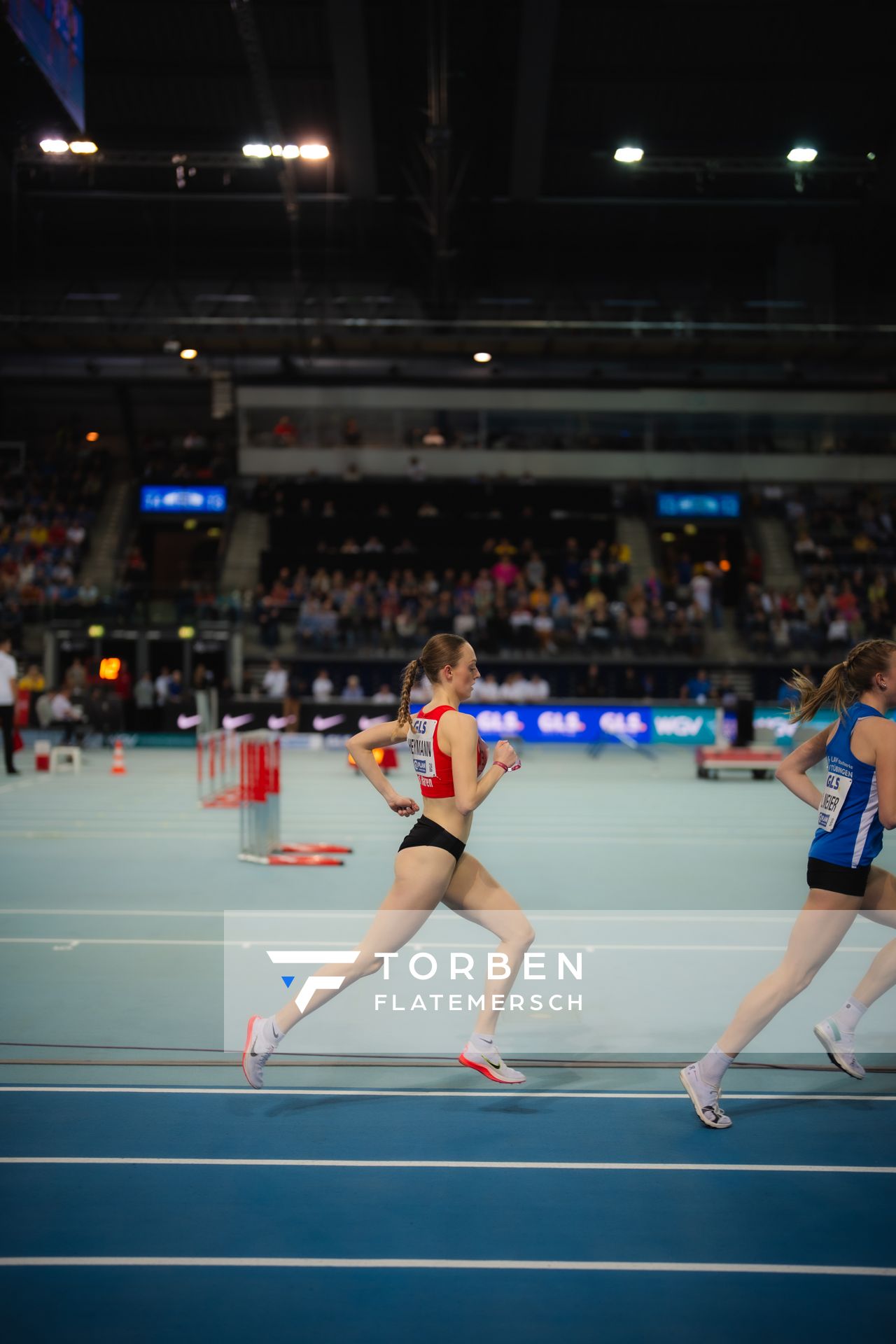 Nele Heymann (TuS Haren) im 3000m Finale der Frauen am 17.02.2024 während den 71. Deutschen Leichtathletik-Hallenmeisterschaften in der QUARTERBACK Immobilien ARENA in Leipzig