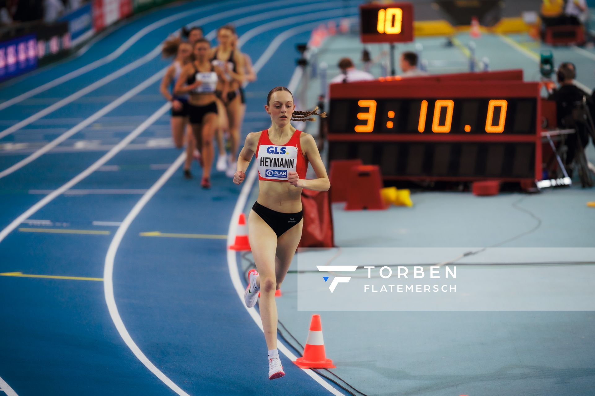 Nele Heymann (TuS Haren) im 3000m Finale der Frauen am 17.02.2024 während den 71. Deutschen Leichtathletik-Hallenmeisterschaften in der QUARTERBACK Immobilien ARENA in Leipzig