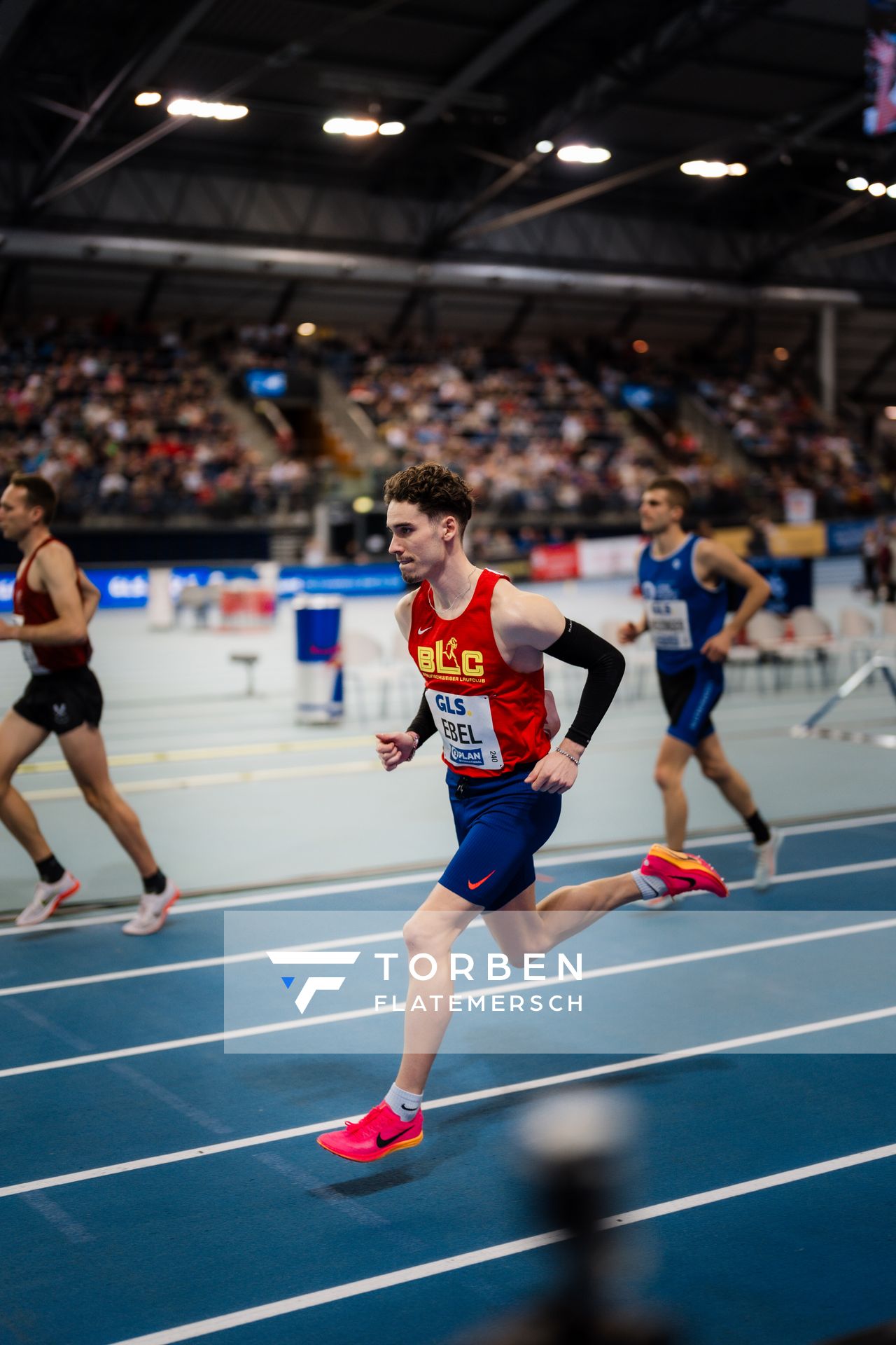 Felix Ebel (Braunschweiger Laufclub) vor dem 3000m Finale am 17.02.2024 während den 71. Deutschen Leichtathletik-Hallenmeisterschaften in der QUARTERBACK Immobilien ARENA in Leipzig