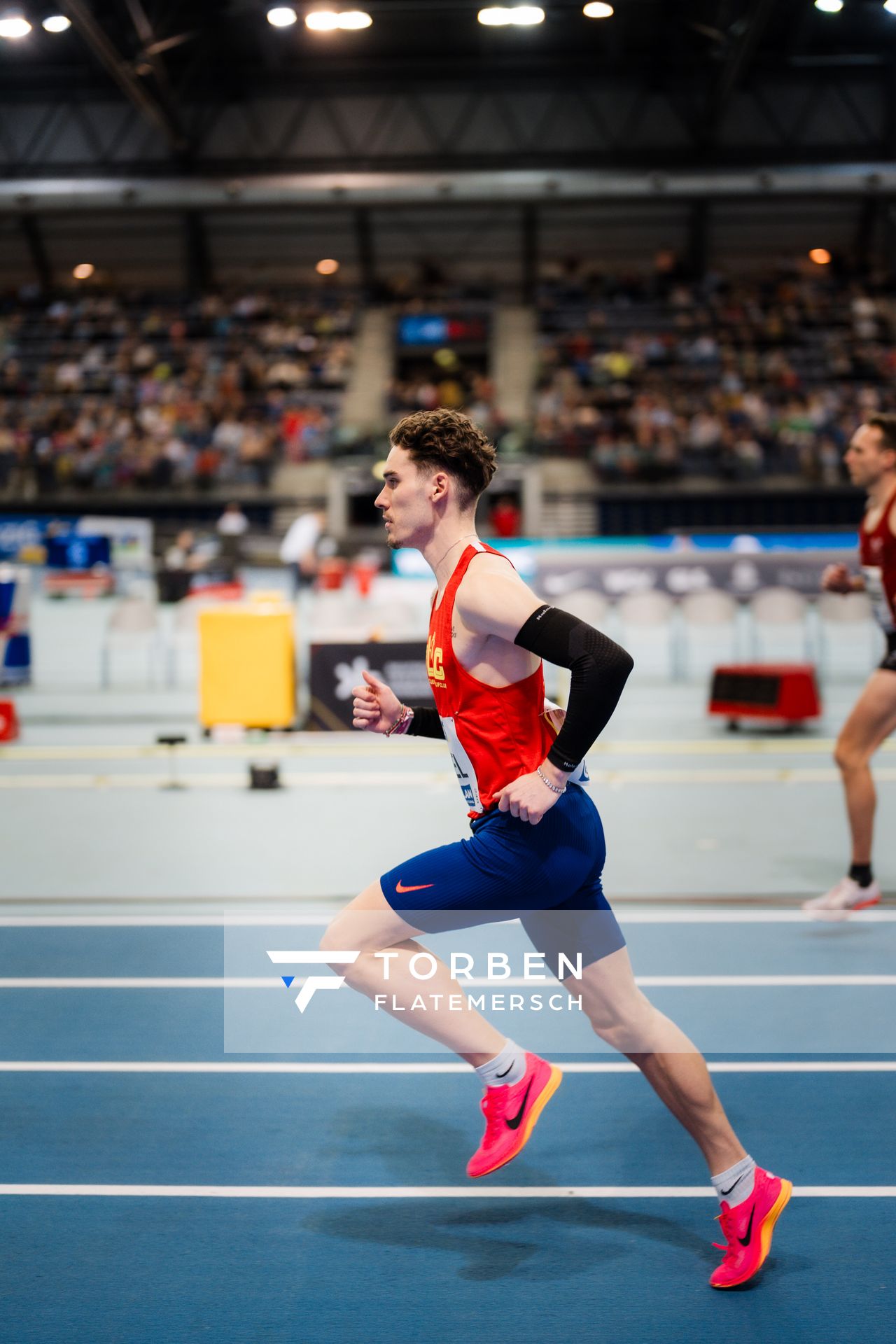 Felix Ebel (Braunschweiger Laufclub) vor dem 3000m Finale am 17.02.2024 während den 71. Deutschen Leichtathletik-Hallenmeisterschaften in der QUARTERBACK Immobilien ARENA in Leipzig