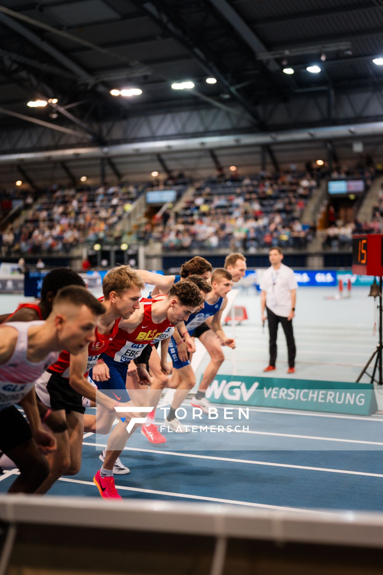 Felix Ebel (Braunschweiger Laufclub) vor dem 3000m Finale am 17.02.2024 während den 71. Deutschen Leichtathletik-Hallenmeisterschaften in der QUARTERBACK Immobilien ARENA in Leipzig