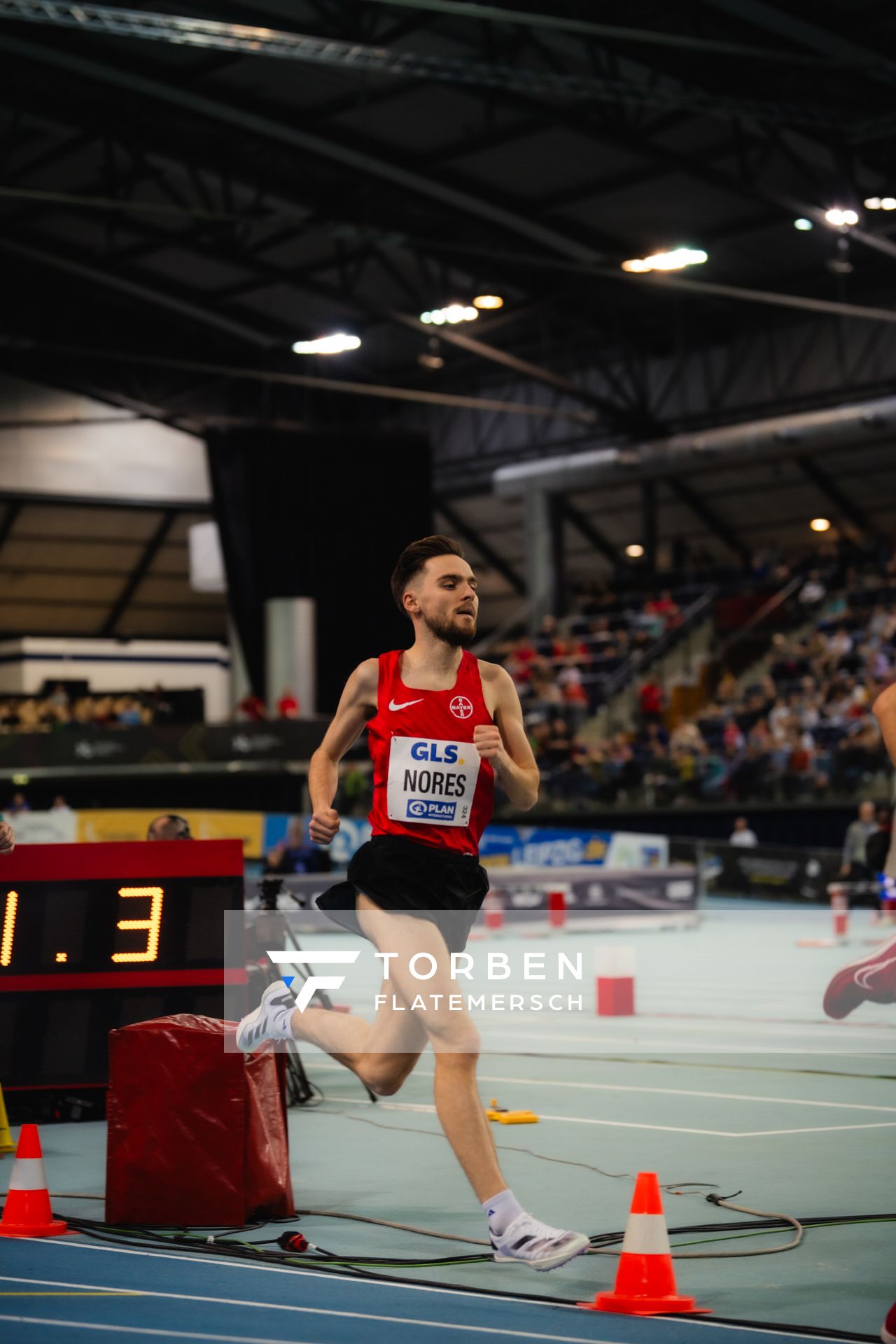 Max Nores (TSV Bayer 04 Leverkusen) im 3000m Finale am 17.02.2024 während den 71. Deutschen Leichtathletik-Hallenmeisterschaften in der QUARTERBACK Immobilien ARENA in Leipzig