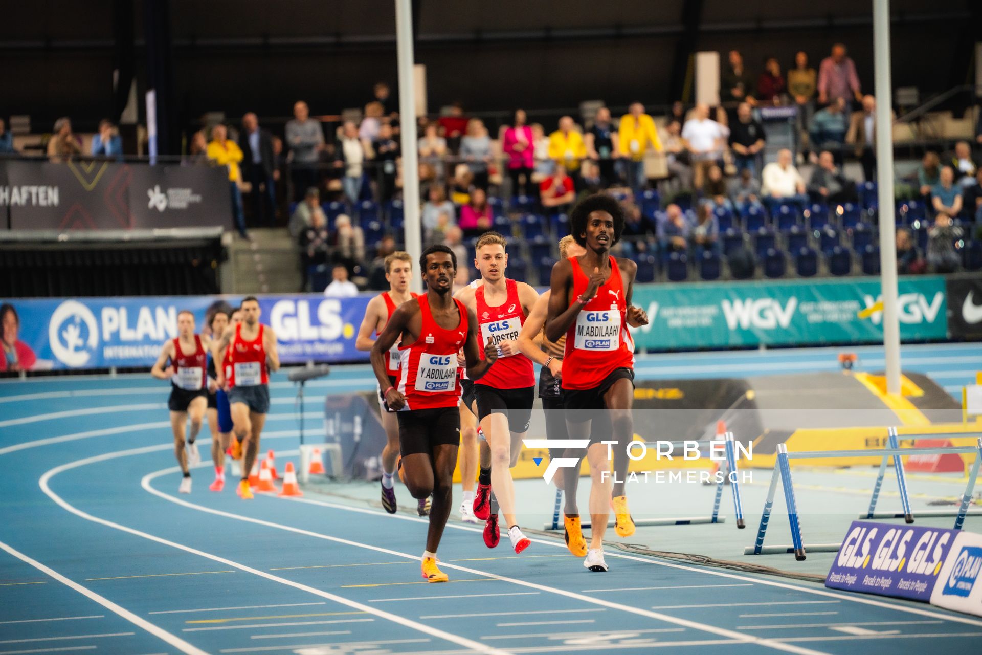 Yassin Abdilaahi (LG Olympia Dortmund), Mohamed Abdilaahi (LG Olympia Dortmund), Tom Förster (LG Braunschweig) am 17.02.2024 während den 71. Deutschen Leichtathletik-Hallenmeisterschaften in der QUARTERBACK Immobilien ARENA in Leipzig