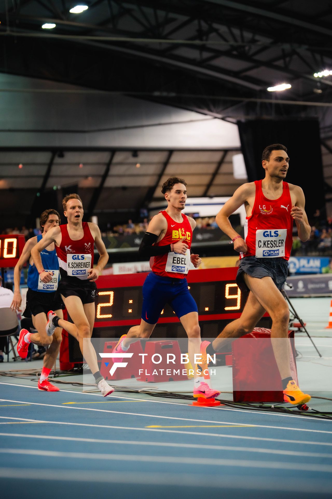 Felix Ebel (Braunschweiger Laufclub) im 3000m Finale am 17.02.2024 während den 71. Deutschen Leichtathletik-Hallenmeisterschaften in der QUARTERBACK Immobilien ARENA in Leipzig