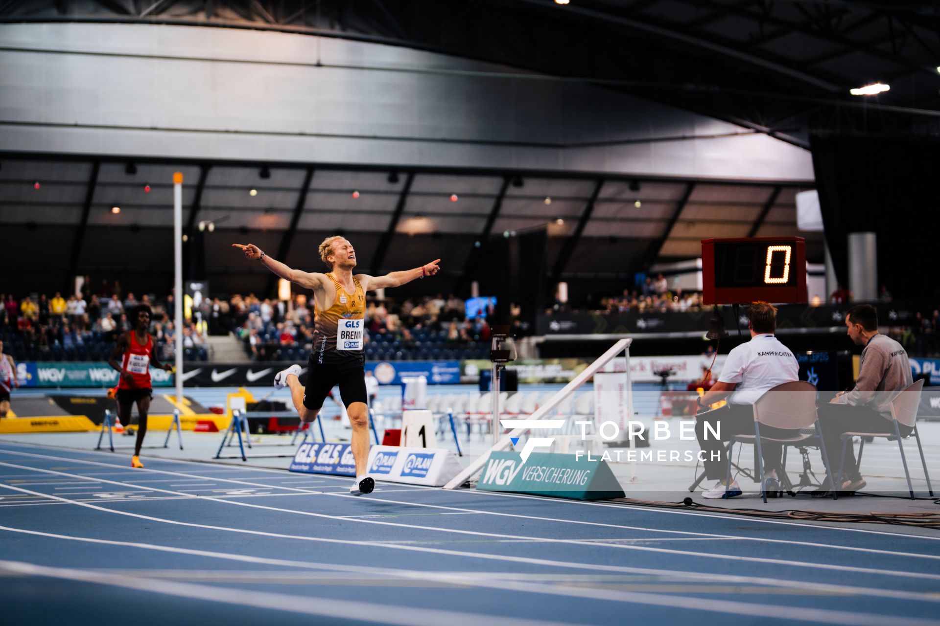 Florian Bremm (LSC Höchstadt/Aisch) gewinnt die 3000m am 17.02.2024 während den 71. Deutschen Leichtathletik-Hallenmeisterschaften in der QUARTERBACK Immobilien ARENA in Leipzig