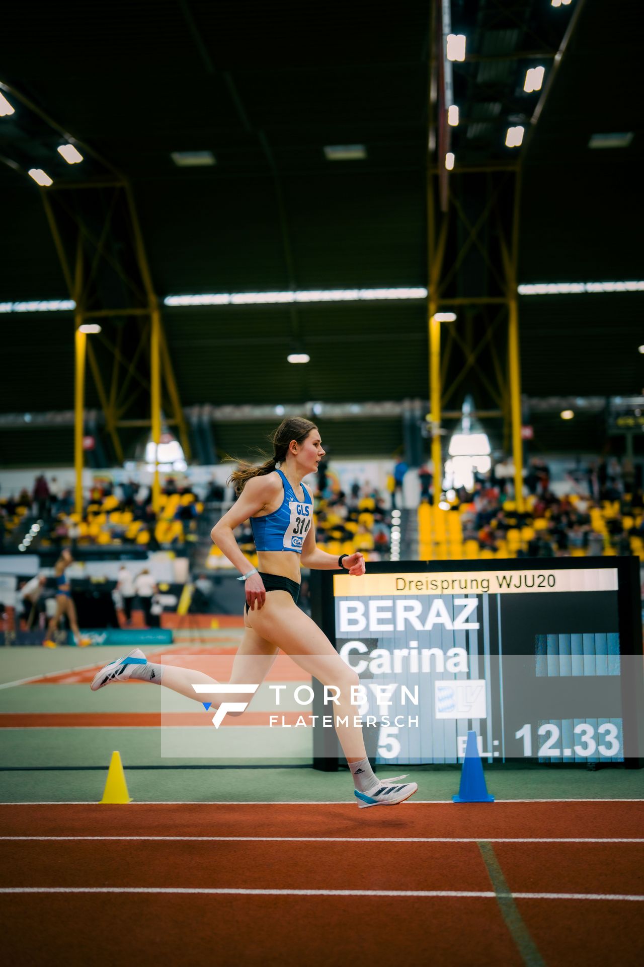 Mieke Wübben (LG Emstal Dörpen) waehrend der 55. Deutsche Jugend-Hallenmeisterschaften U20 am 24.02.2024 in der Helmut-Körnig-Halle in Dortmund