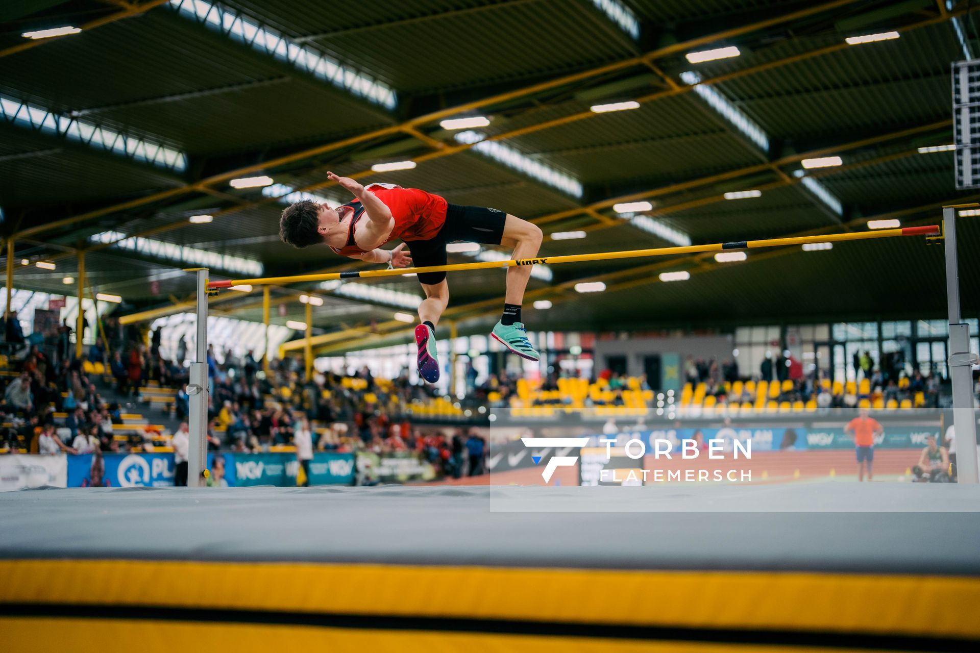 Nevio Völkel (LG Osnabrück) waehrend der 55. Deutsche Jugend-Hallenmeisterschaften U20 am 25.02.2024 in der Helmut-Körnig-Halle in Dortmund