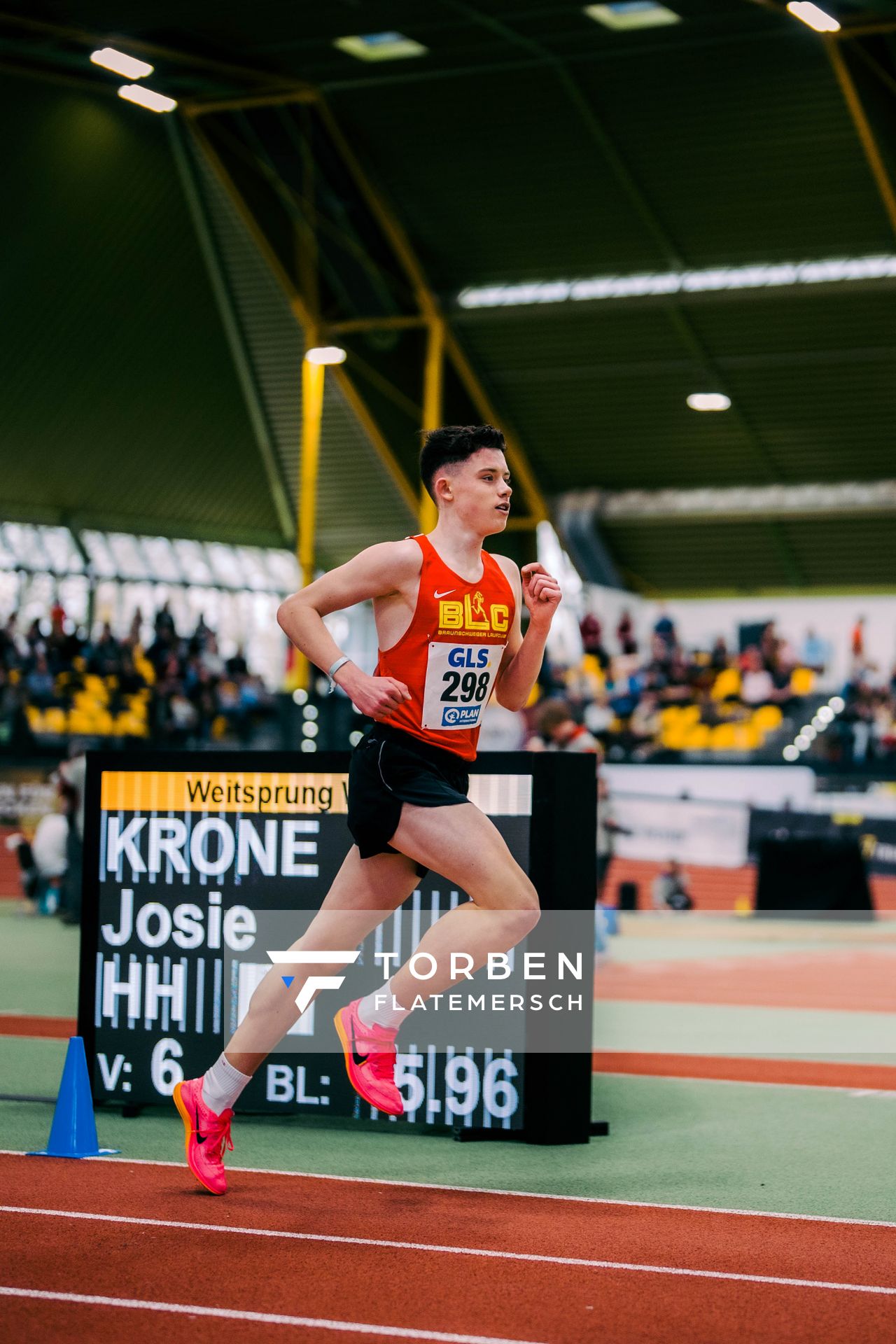 Luke Hühn (Braunschweiger Laufclub) waehrend der 55. Deutsche Jugend-Hallenmeisterschaften U20 am 25.02.2024 in der Helmut-Körnig-Halle in Dortmund