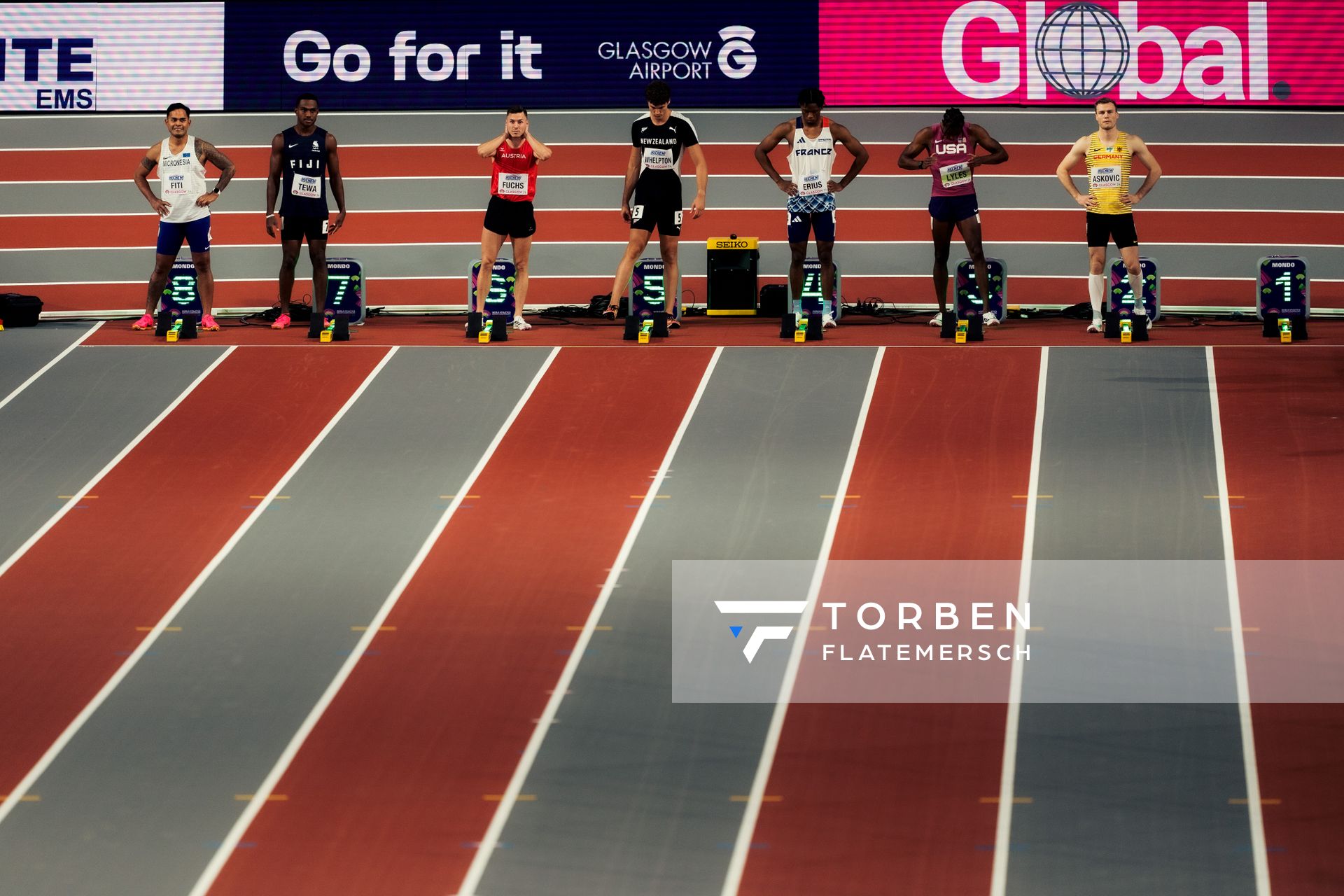 Scott James Fiti (FSM), Waisake Tewa (Fiji), Markus Fuchs (AUT/Austria), Tiaan Whelpton (NZL/New Zealand), Jeff Erius (FRA/France), Noah Lyles (USA/United States of America), Aleksandar Askovic (GER/Germany) am 01.03.2024 bei den World Athletics Indoor Championships in Glasgow (Schottland / Vereinigtes Königreich)