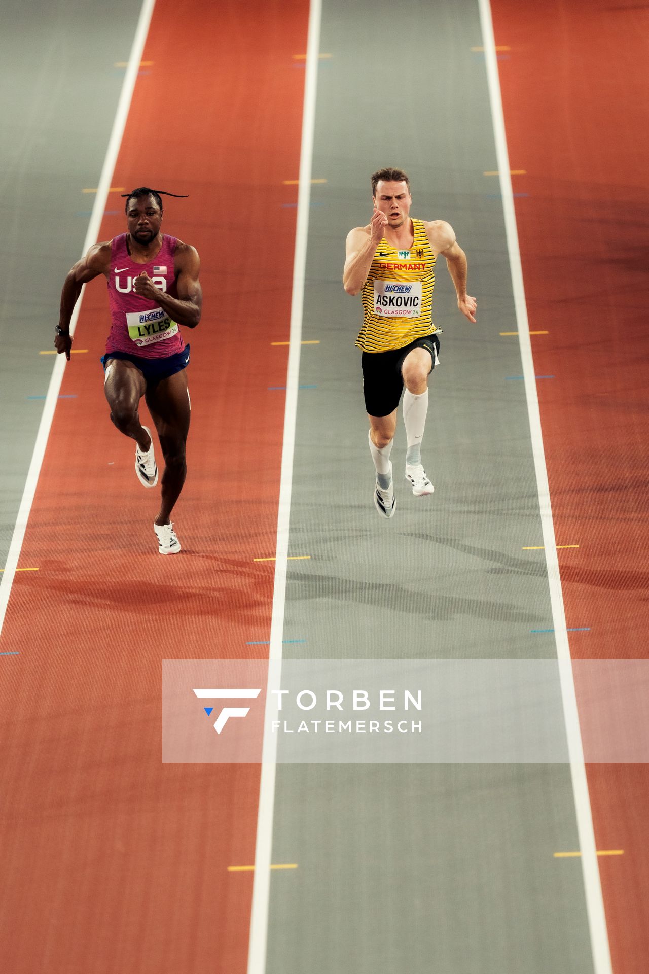 Noah Lyles (USA/United States of America), Aleksandar Askovic (GER/Germany) am 01.03.2024 bei den World Athletics Indoor Championships in Glasgow (Schottland / Vereinigtes Königreich)