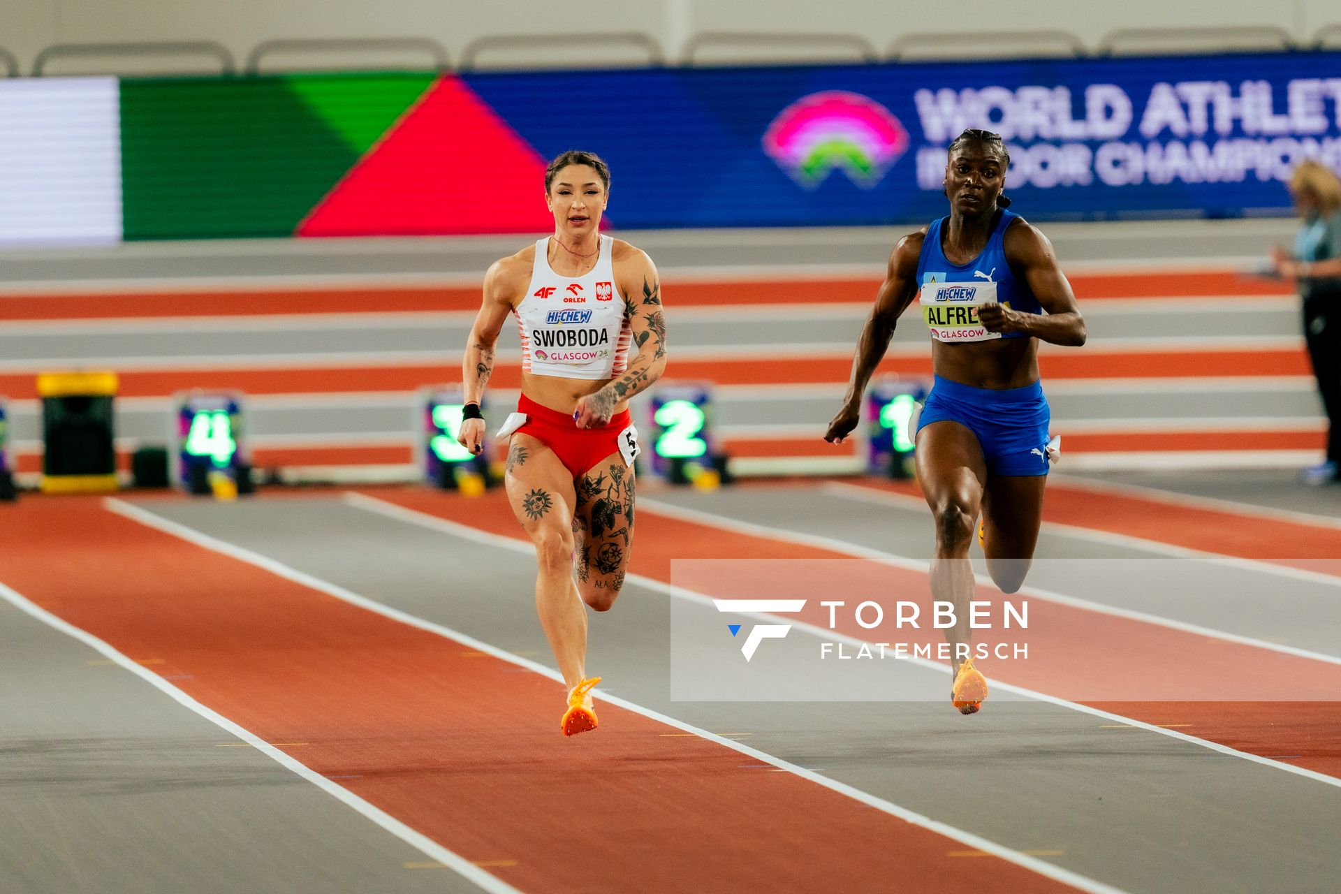 Ewa Swoboda (POL/Poland), Julien Alfred (LCA/Saint Lucia) am 02.03.2024 bei den World Athletics Indoor Championships in Glasgow (Schottland / Vereinigtes Königreich)