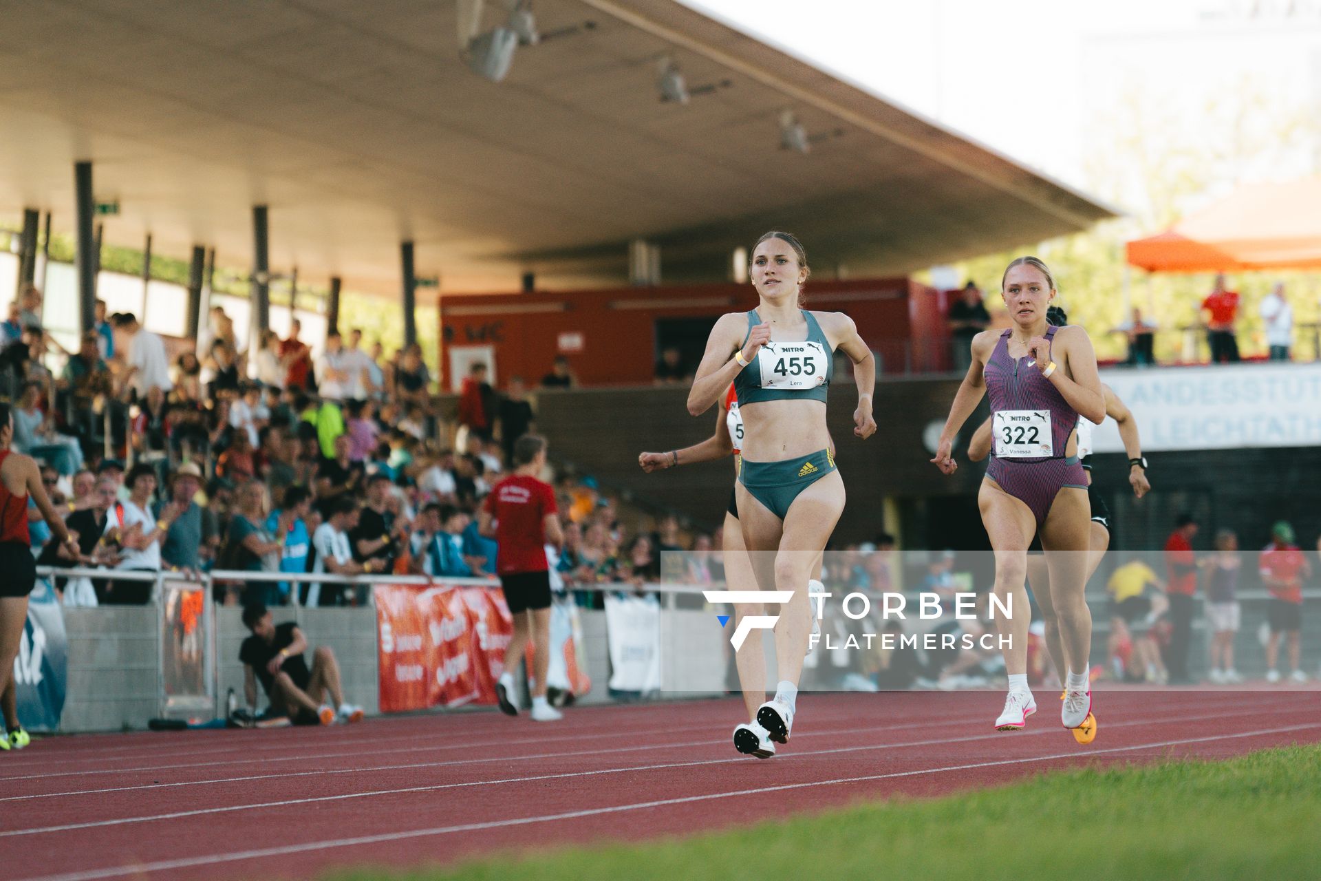 Lera Miller (GER/VfL Löningen), Vanessa Mikitenko (GER/SSC Hanau-Rodenbach) am 11.05.2024 während der 8. PUMA NITRO Lange Laufnacht im Carl-Kaufmann-Stadion in Karlsruhe