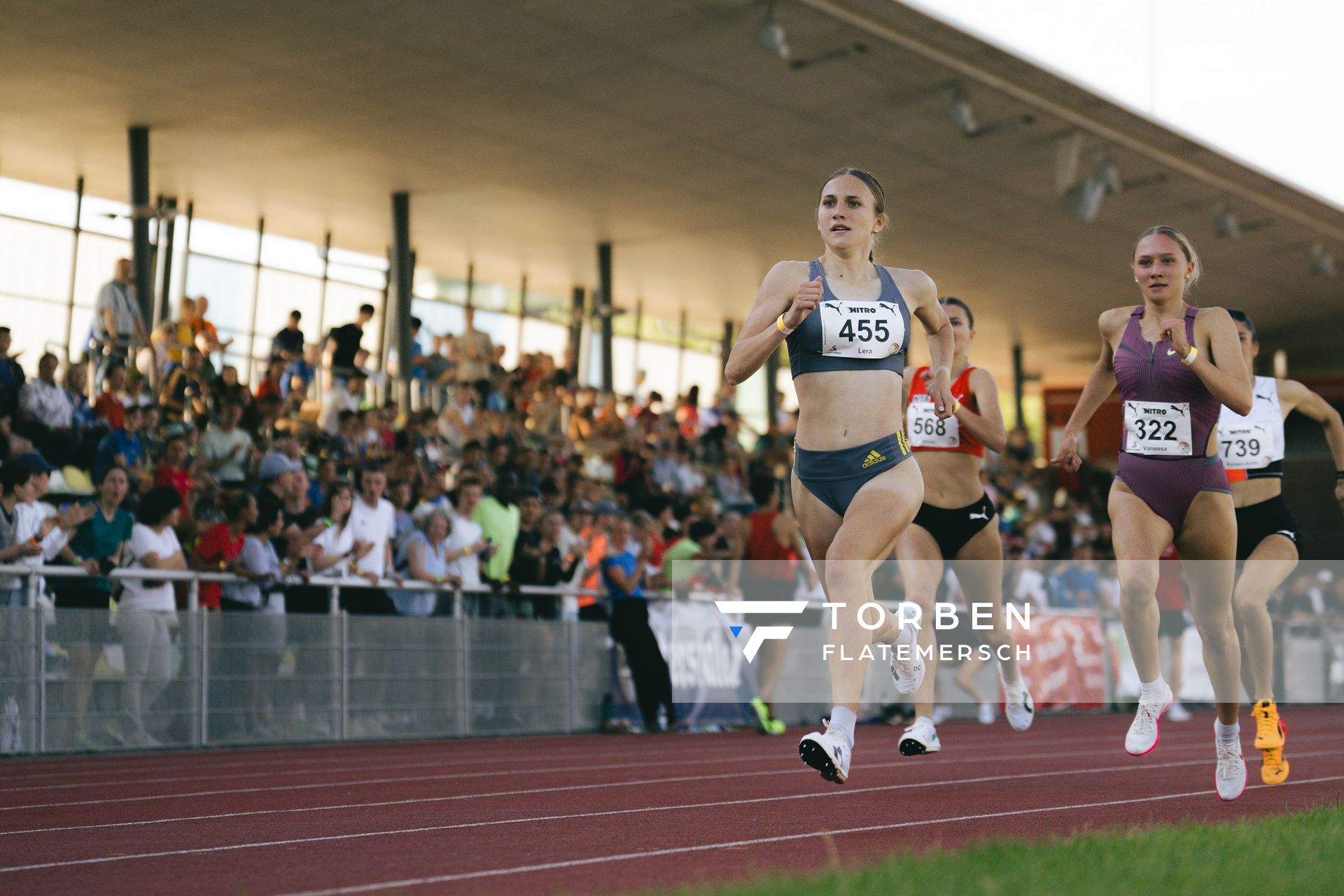 Lera Miller (GER/VfL Löningen), Vanessa Mikitenko (GER/SSC Hanau-Rodenbach) am 11.05.2024 während der 8. PUMA NITRO Lange Laufnacht im Carl-Kaufmann-Stadion in Karlsruhe