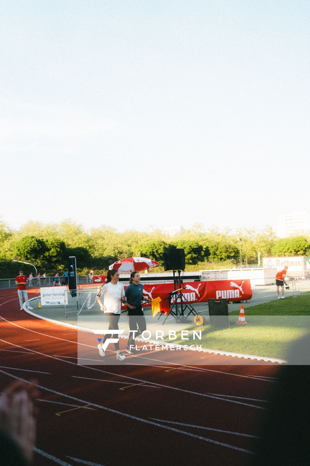 Gesa Felicitas Krause (GER/Silvesterlauf Trier), Hanna Klein (GER/LAV Stadtwerke Tübingen) am 11.05.2024 während der 8. PUMA NITRO Lange Laufnacht im Carl-Kaufmann-Stadion in Karlsruhe