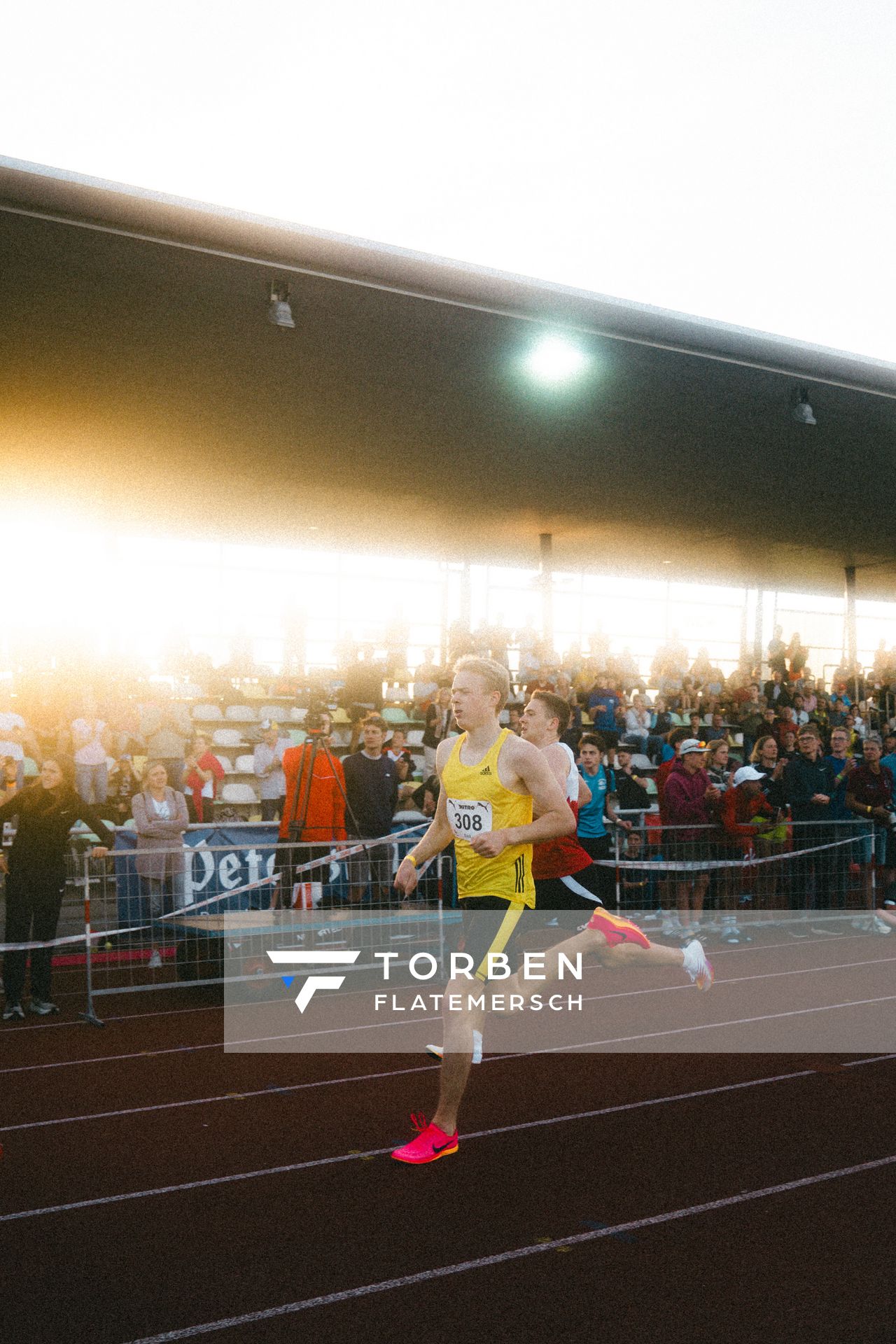 Emil Meggle (GER/LG Göttingen) am 11.05.2024 während der 8. PUMA NITRO Lange Laufnacht im Carl-Kaufmann-Stadion in Karlsruhe