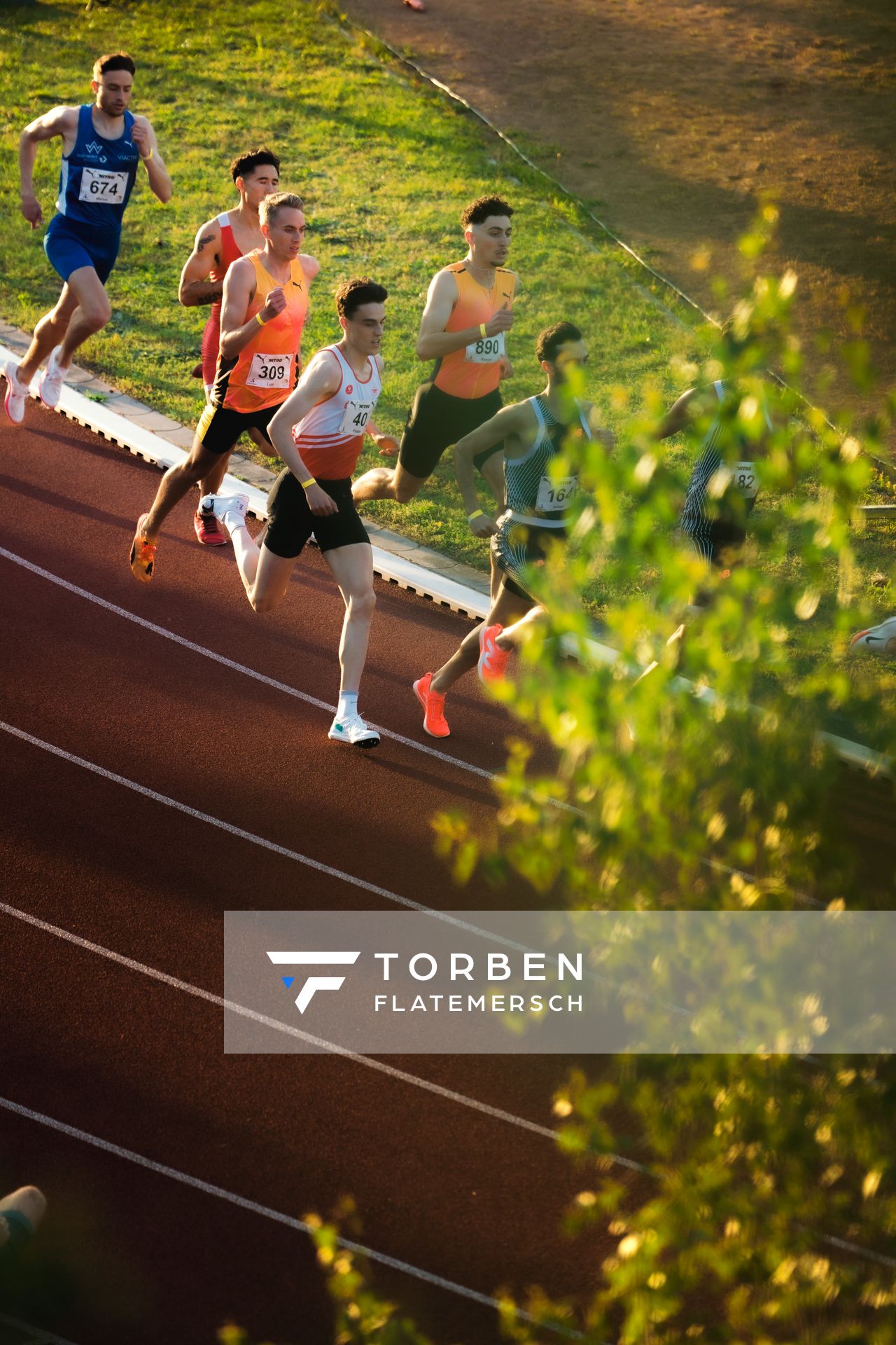 Marius Probst (GER/TV Wattenscheid 01), Luis Oberbeck (GER/LG Göttingen), Pieter Sisk (BEL/GSC), Ramon Wipfli (SUI/ST Bern) Anicet Kozar (FRA/Strasbourg agglomération athlétisme) am 11.05.2024 während der 8. PUMA NITRO Lange Laufnacht im Carl-Kaufmann-Stadion in Karlsruhe