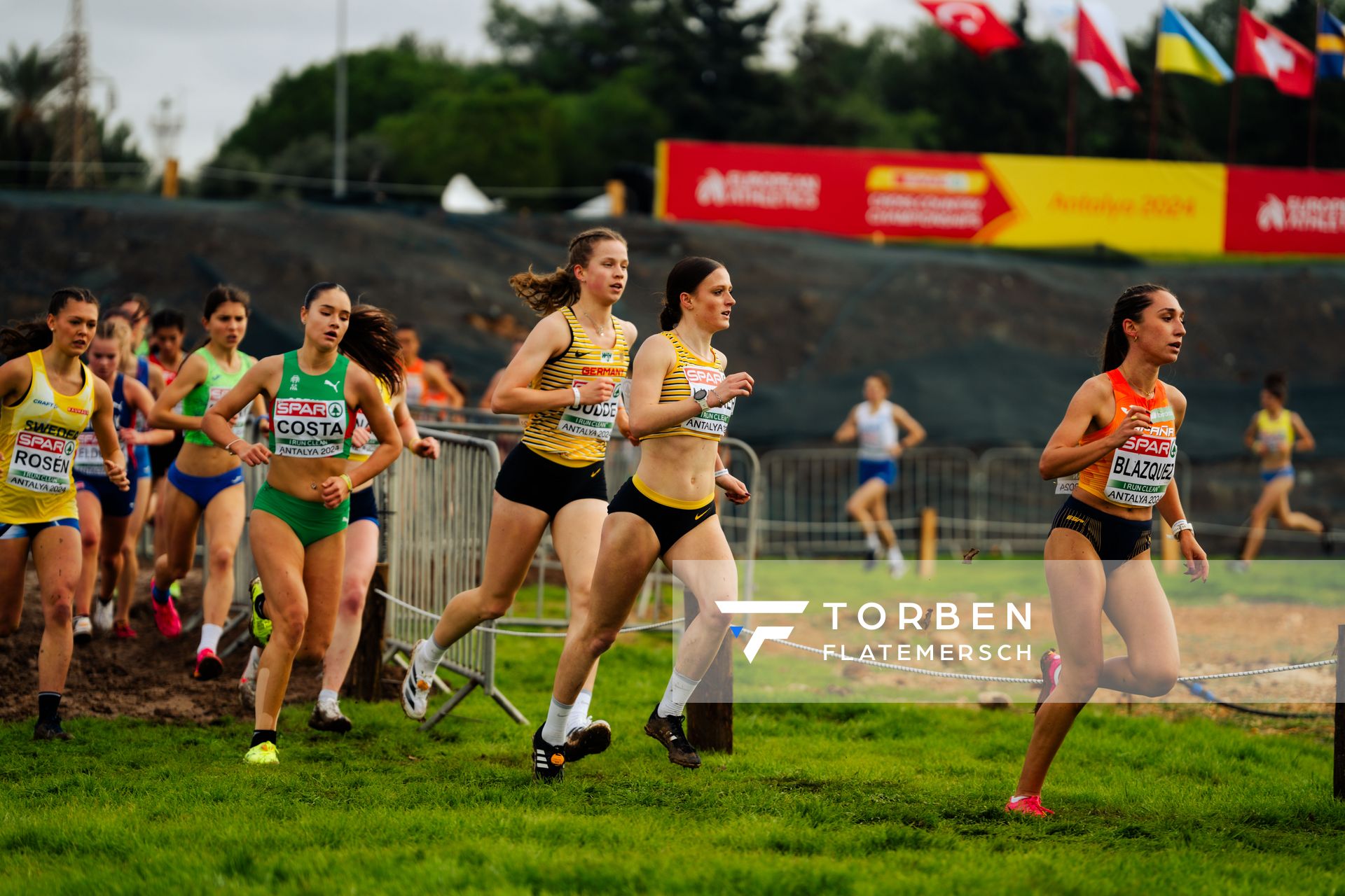 Adia Budde (Germany), Jule Jutta Lindner (Germany) am 08.12.2024 bei den Crosslauf-Europameisterschaften in Antalya