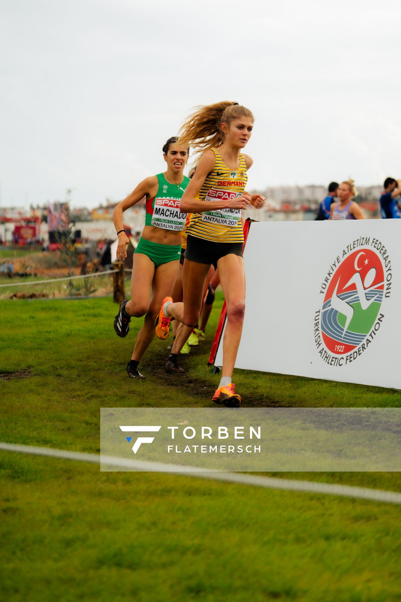 Konstanze Klosterhalfen (Germany) am 08.12.2024 bei den Crosslauf-Europameisterschaften in Antalya