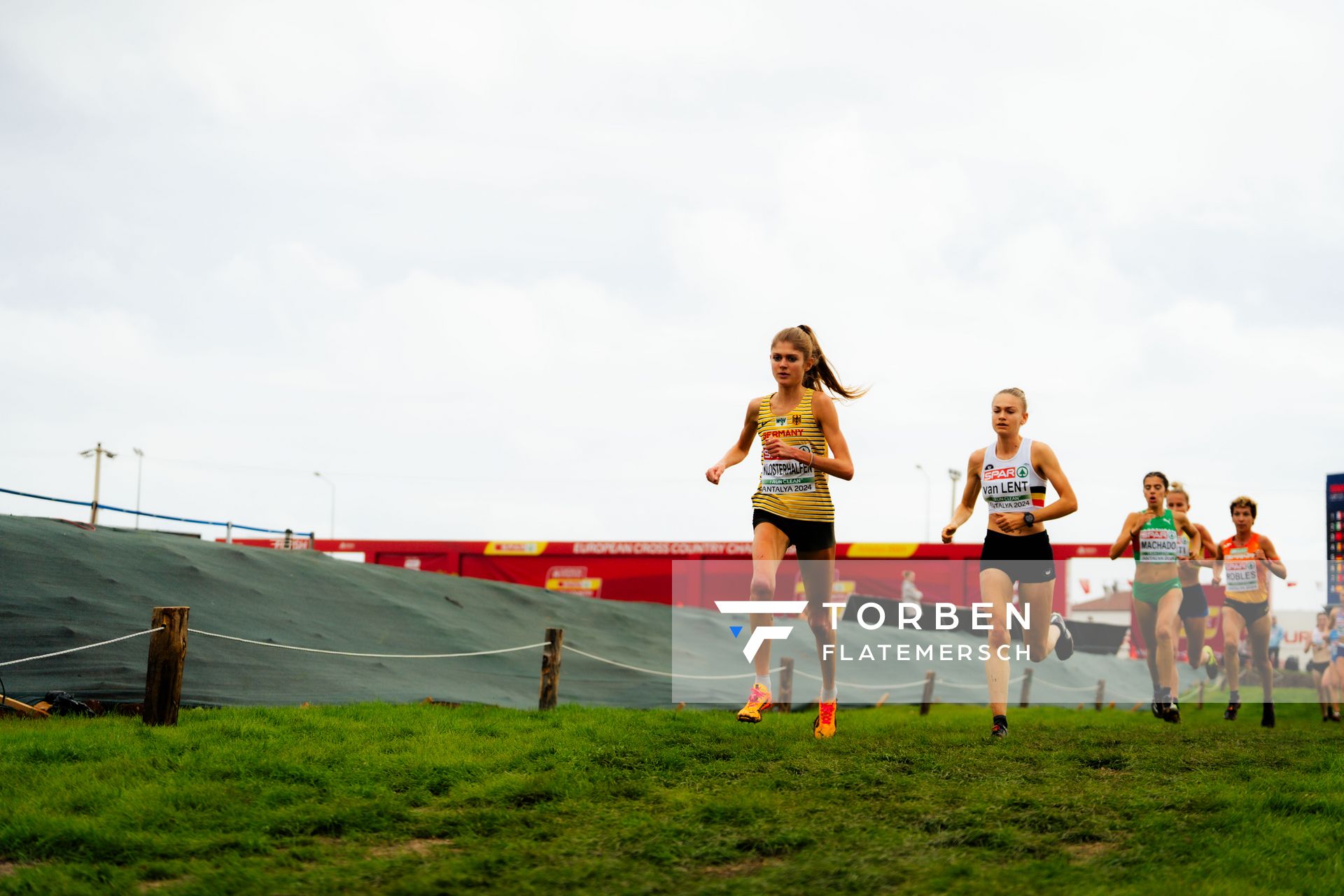 Konstanze Klosterhalfen (Germany) am 08.12.2024 bei den Crosslauf-Europameisterschaften in Antalya