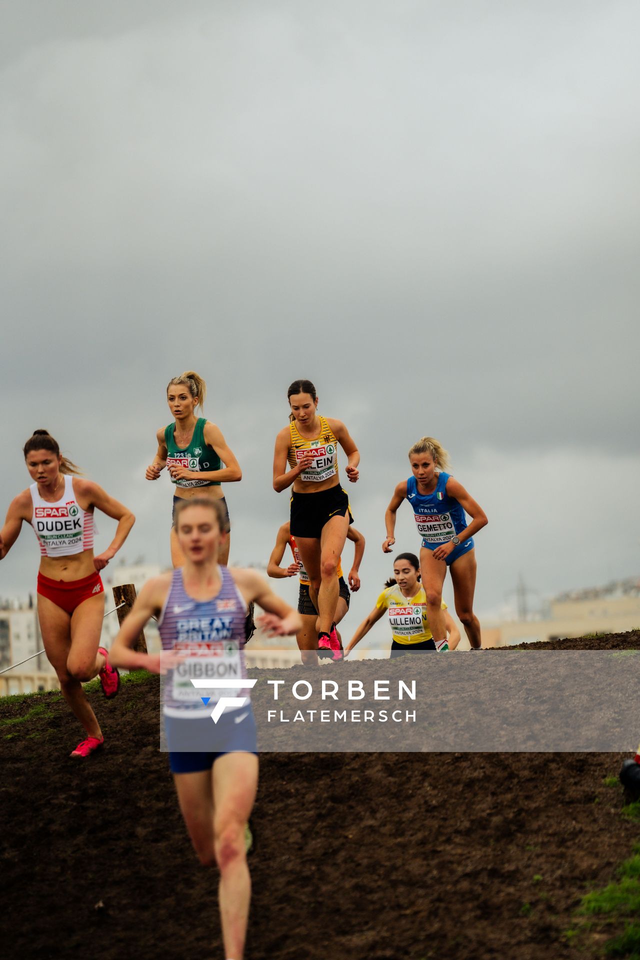 Hanna Klein (Germany), Valentina Gemetto (Italy), Zofia Dudek (Poland) am 08.12.2024 bei den Crosslauf-Europameisterschaften in Antalya