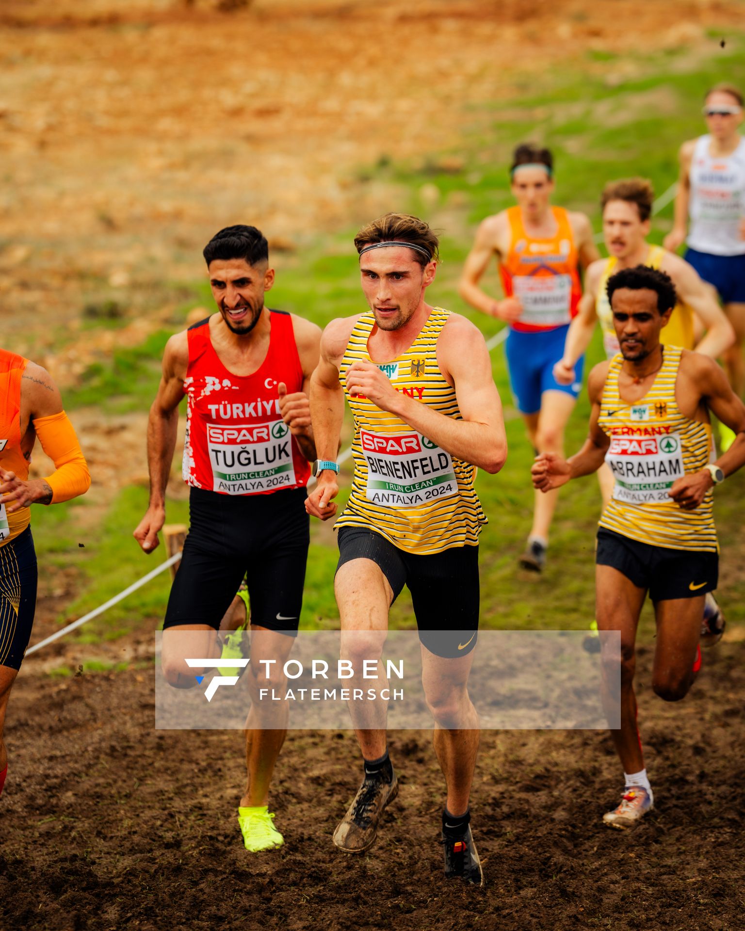 Abdullah Tugluk (Turkey), Davor Aaron Bienenfeld (Germany), Filimon Abraham (Germany) am 08.12.2024 bei den Crosslauf-Europameisterschaften in Antalya