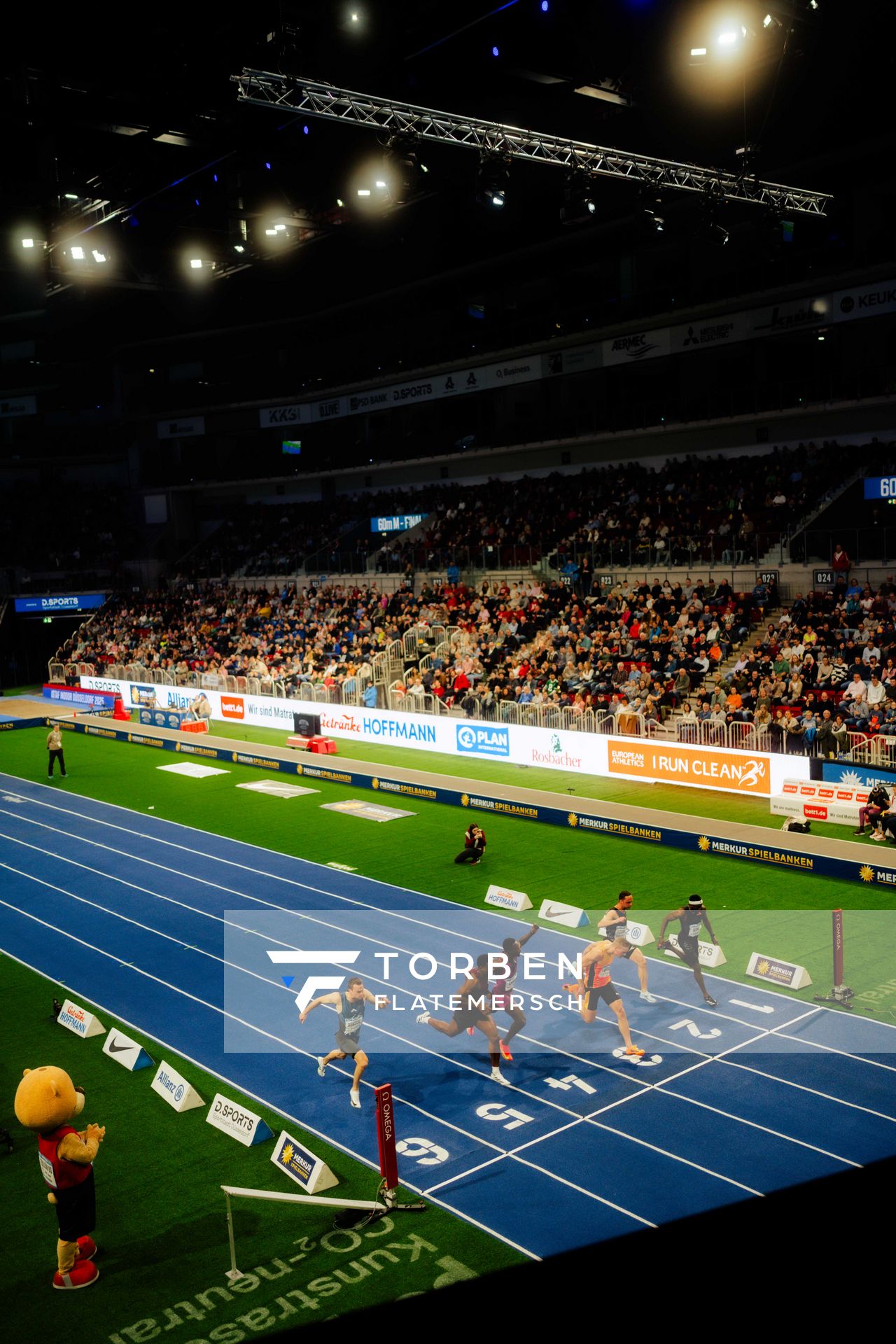 60 m Finale der Männer mit Henrich, Larsson (SWE), Chidiera Onuoha (GER), Romell Glave (GBR), Owen Ansah (GER), Samuele Ceccarelli (ITA), Aleksander Askovic (GER) beim ISTAF Indoor Düsseldorf am 09.02.2025 im PSD Bank Dome in Düsseldorf