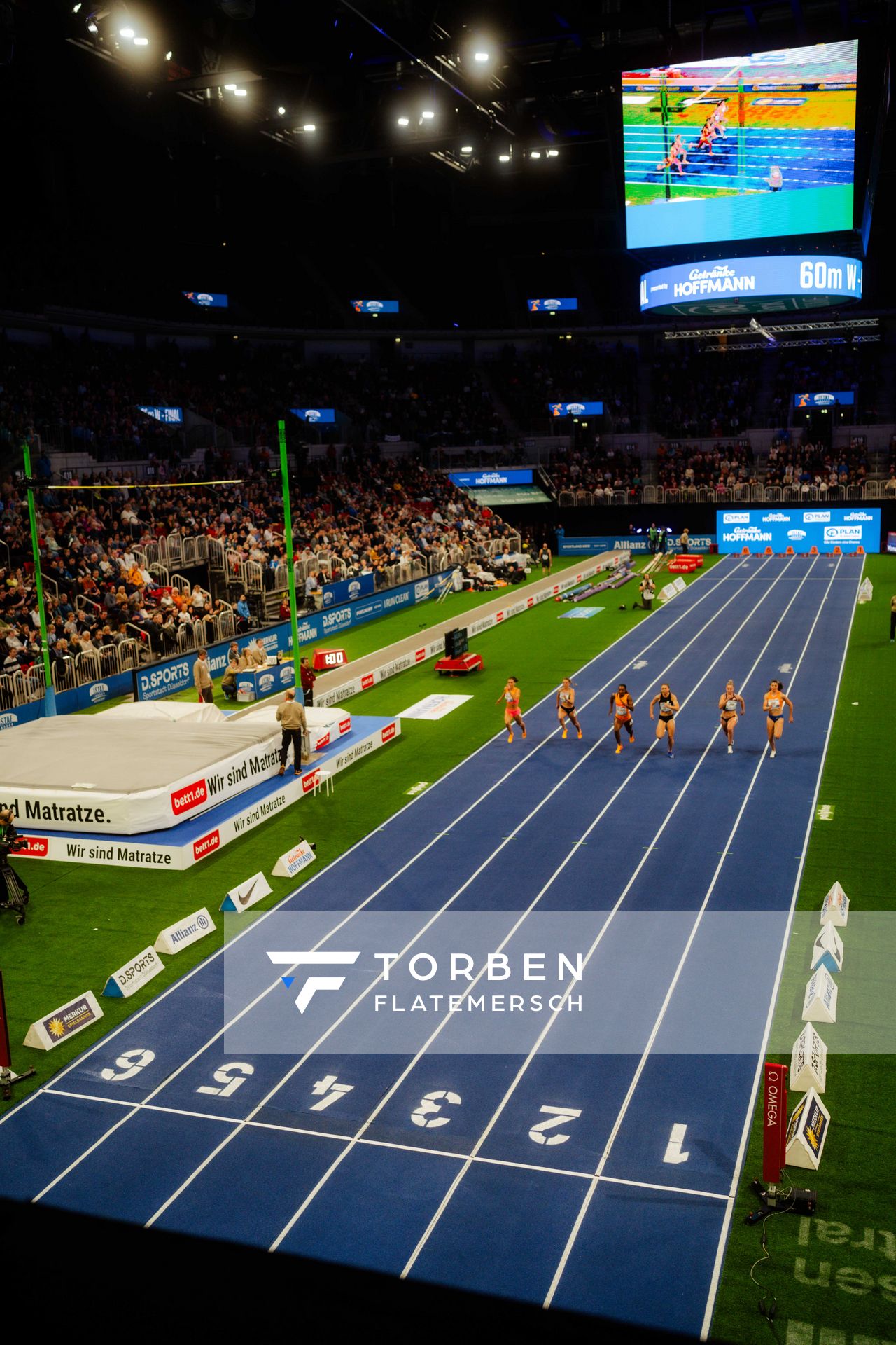60 m Finale der Frauen mit Bianca Williams (GBR), Amy Hunt (GBR), Geraldine Frey (SUI), Rani Rosius (BEL), Sophia Junk (GER), Boglarka Takacs (HUN) beim ISTAF Indoor Düsseldorf am 09.02.2025 im PSD Bank Dome in Düsseldorf