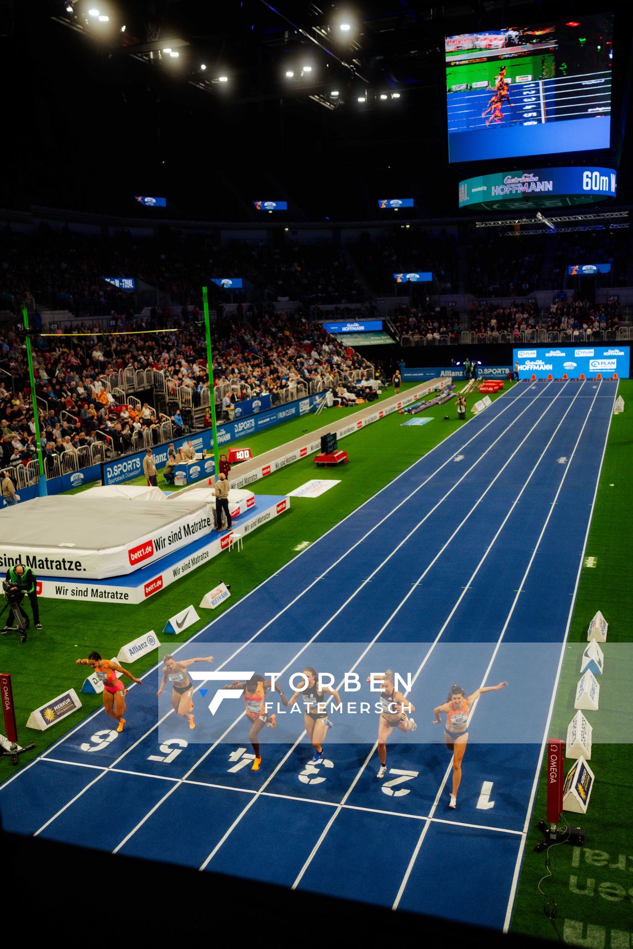 60 m Finale der Frauen mit Bianca Williams (GBR), Amy Hunt (GBR), Geraldine Frey (SUI), Rani Rosius (BEL), Sophia Junk (GER), Boglarka Takacs (HUN) beim ISTAF Indoor Düsseldorf am 09.02.2025 im PSD Bank Dome in Düsseldorf