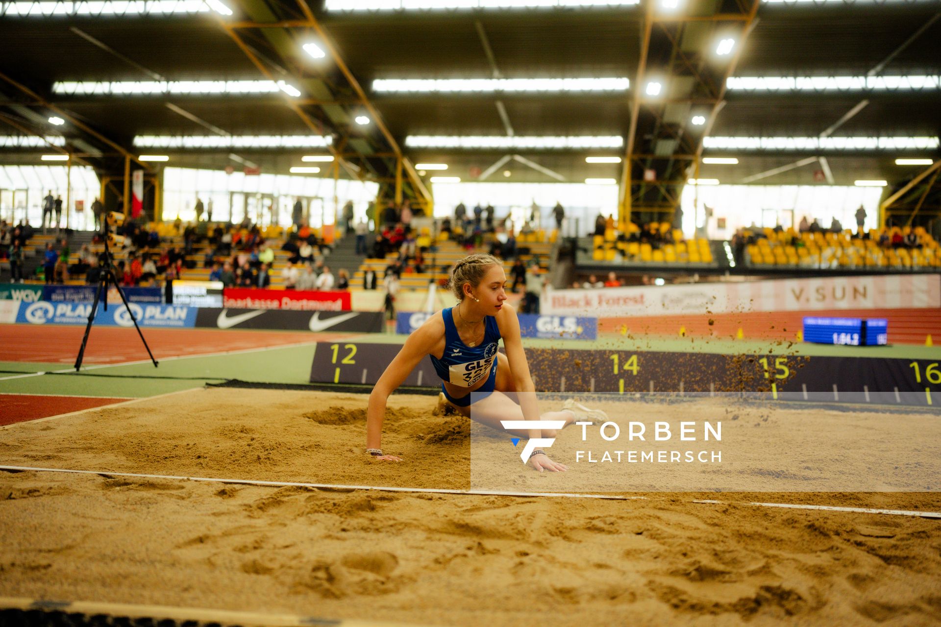 Lotta-Henrike Werner (LG Weserbergland) im Dreipsrung während den deutschen Jugend-Hallenmeisterschaften U20 am 15.02.2025 in der Helmut-Körnig-Halle in Dortmund