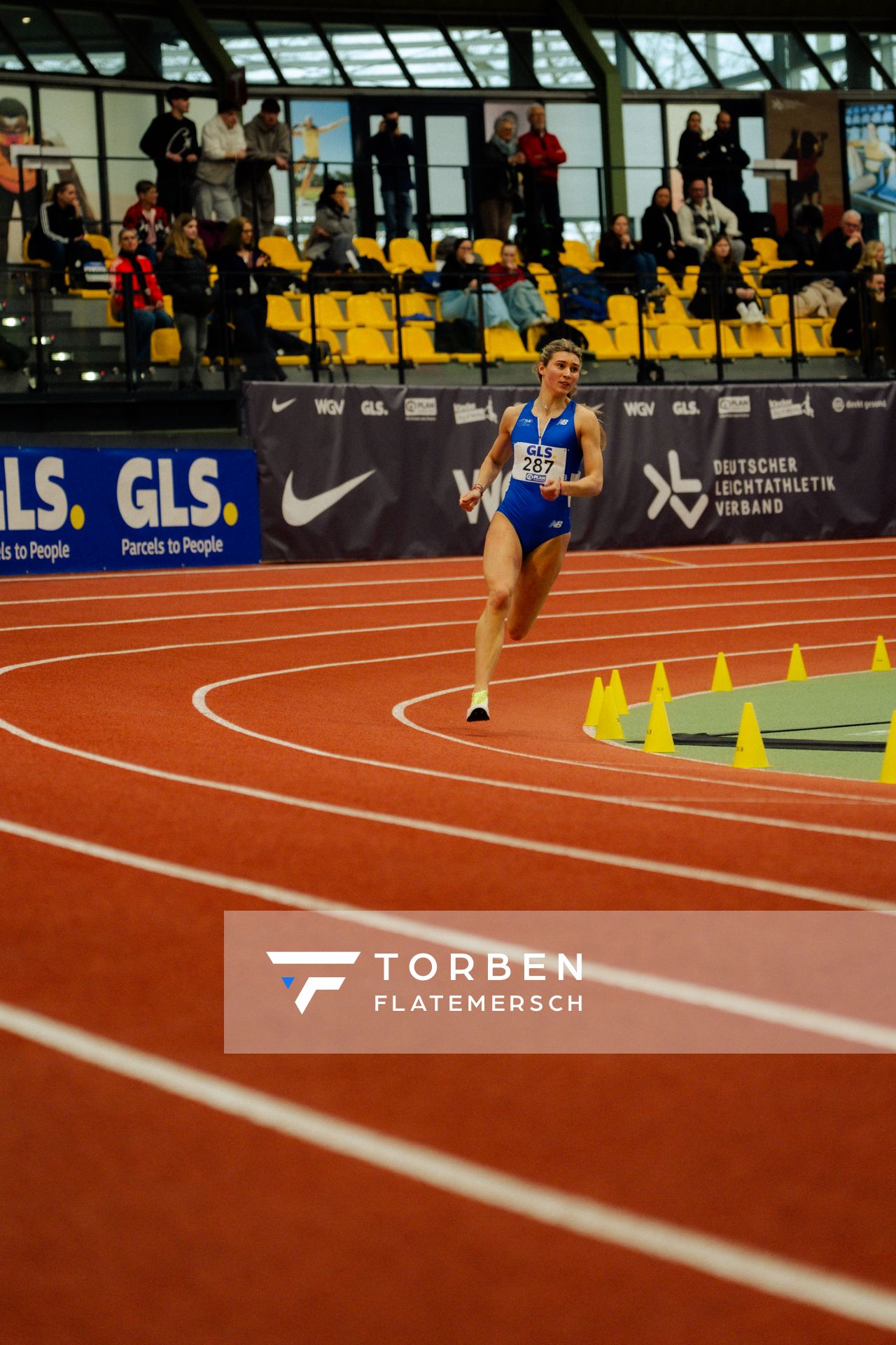 Johanna Martin (1. LAV Rostock) waehrend den deutschen Jugend-Hallenmeisterschaften U20 am 15.02.2025 in der Helmut-Körnig-Halle in Dortmund