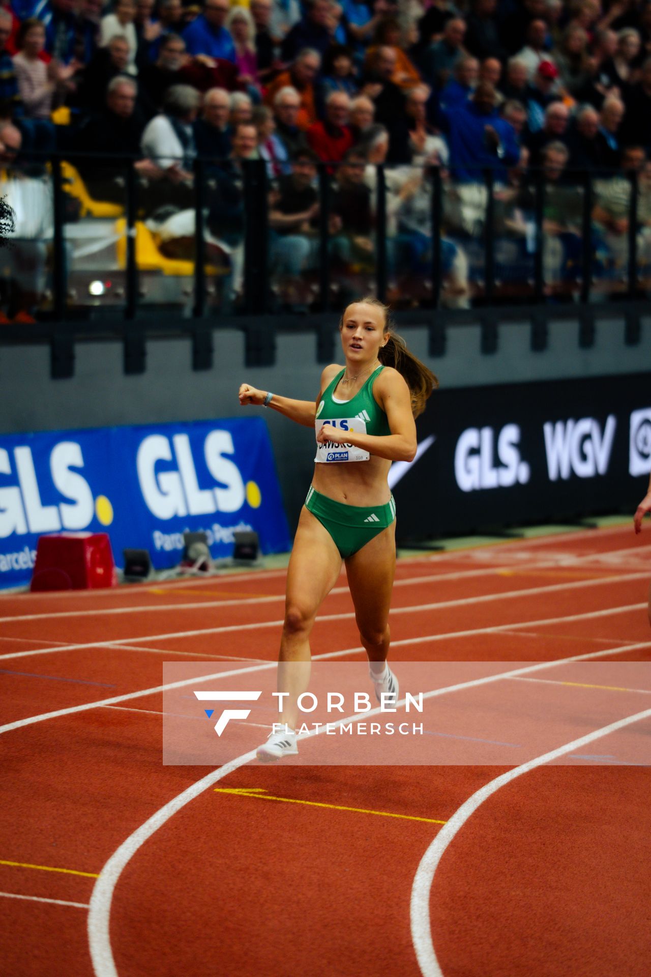 Nele Jaworski (VfL Wolfsburg) über 200m bei den deutschenHallenmeisterschaften am 23.02.2025 in der Helmut-Körnig-Halle in Dortmund