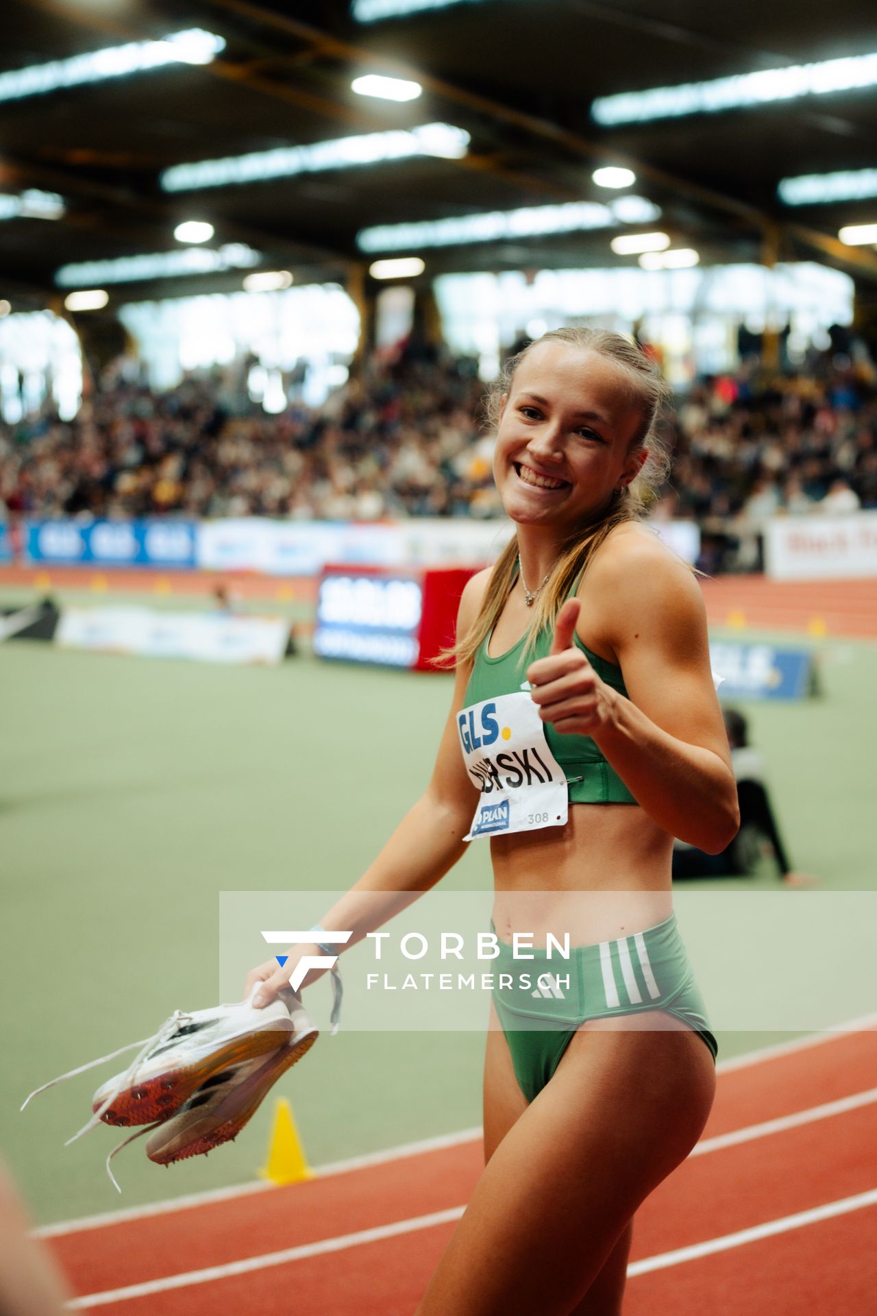 Nele Jaworski (VfL Wolfsburg) über 200m bei den deutschenHallenmeisterschaften am 23.02.2025 in der Helmut-Körnig-Halle in Dortmund