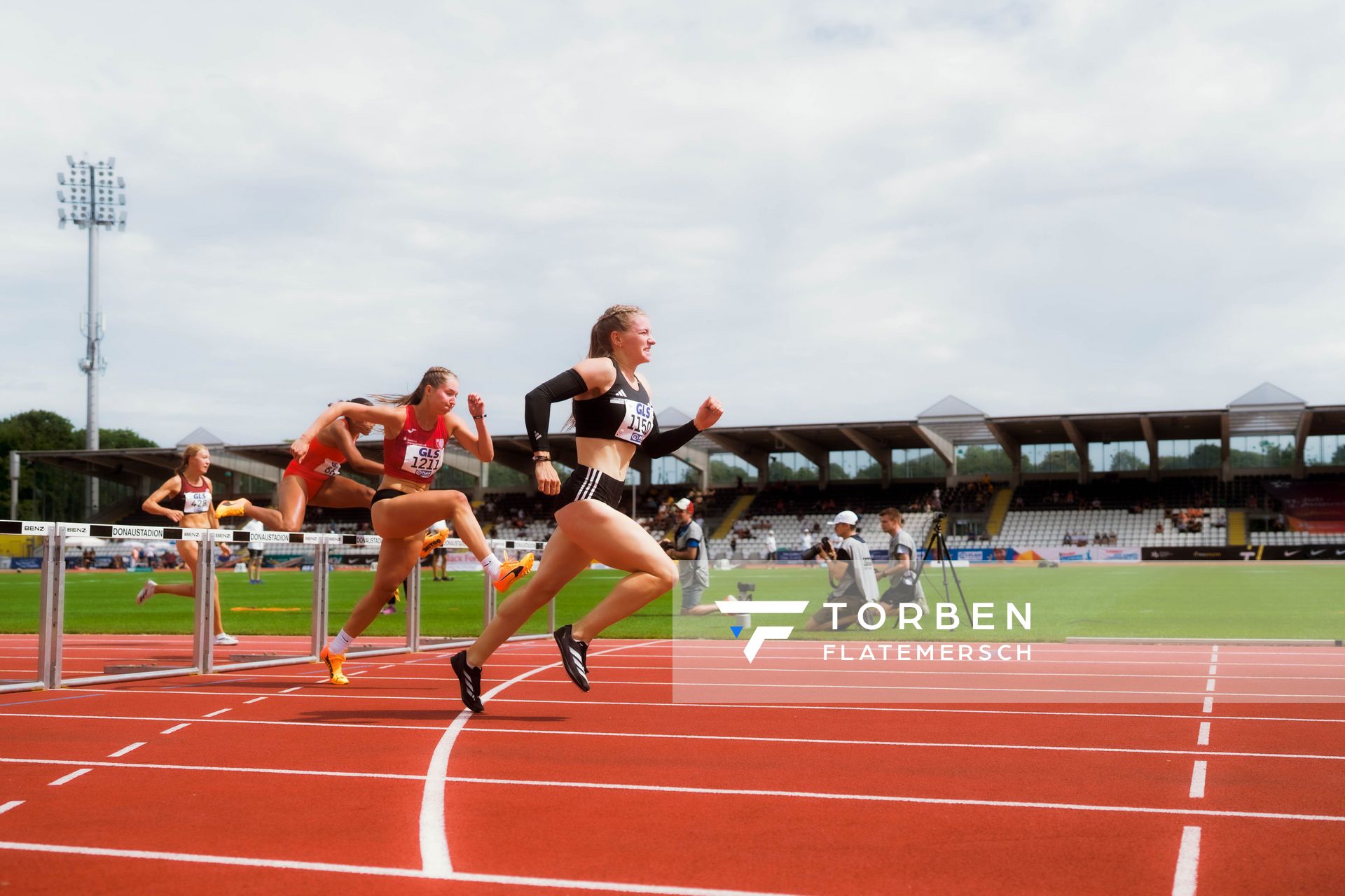 Aurora Klotz (LC Jena), Serina Riedel (SV Halle) waehrend der U16-/U23-DM am 06.07.2025 im Donaustadion in Ulm