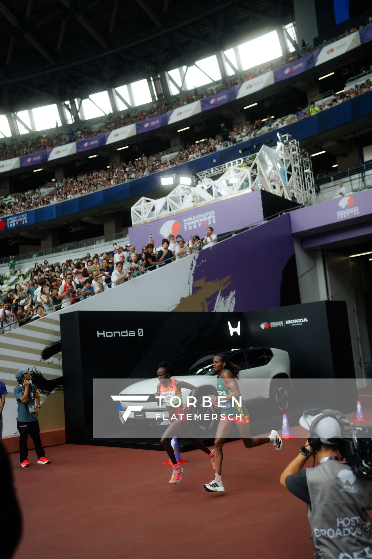 Peres Jepchirchir (KEN), Tigst Assefa (ETH) during the World Athletics Championships on 14.09.2025 in Tokyo.