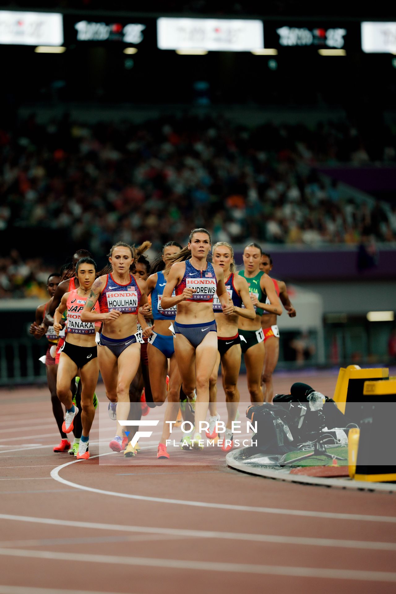 Yumi Tanaka (JPN), Shelby Houlihan (USA), Josette Andrews (USA) during the World Athletics Championships on 20.09.2025 in Tokyo.