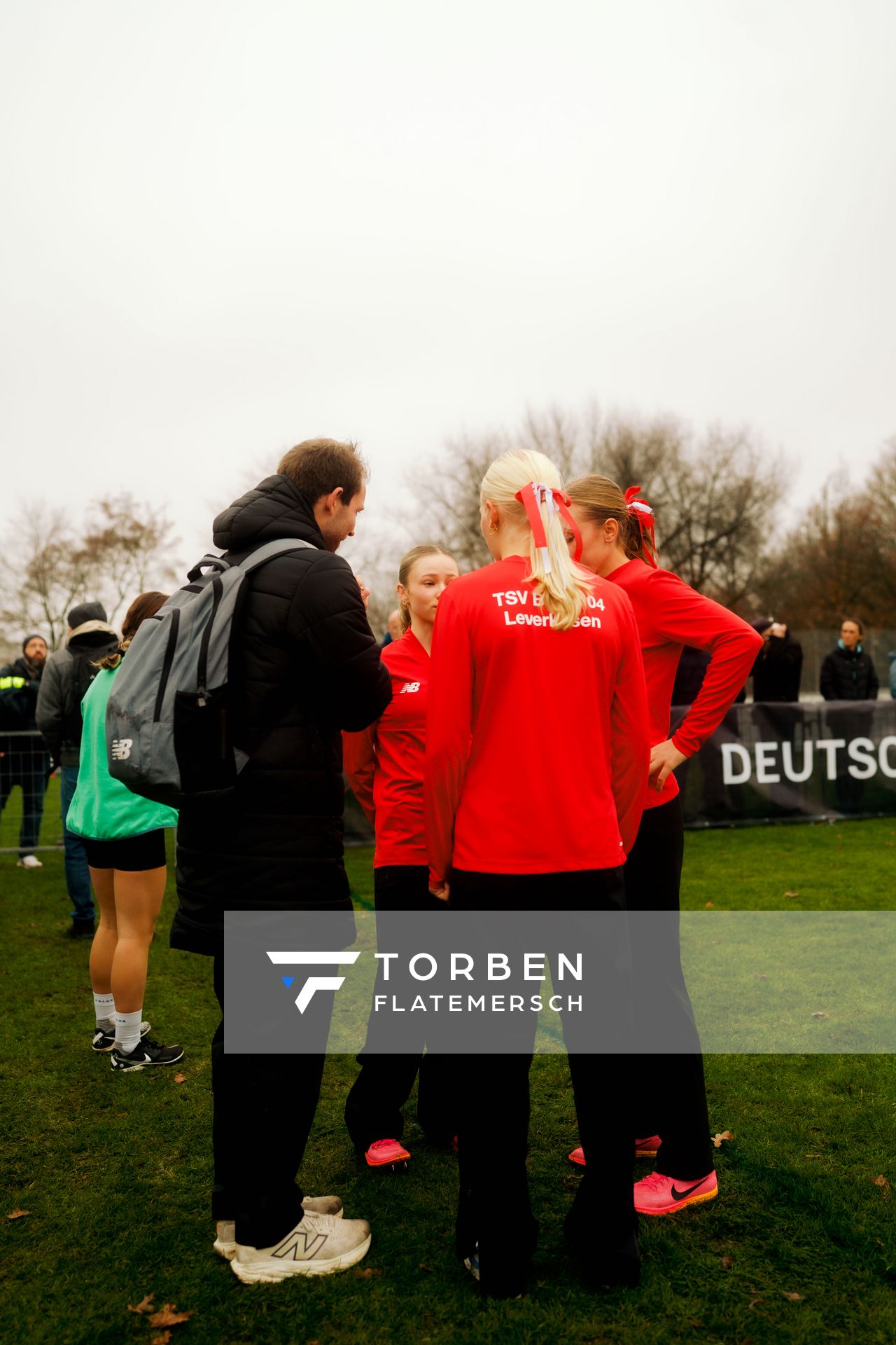 TSV 04 Bayer Leverkusen bei den Deutschen Meisterschaften im Crosslauf auf dem Sportgelände Bürgerpark Nord am 29.11.2025 in Darmstadt