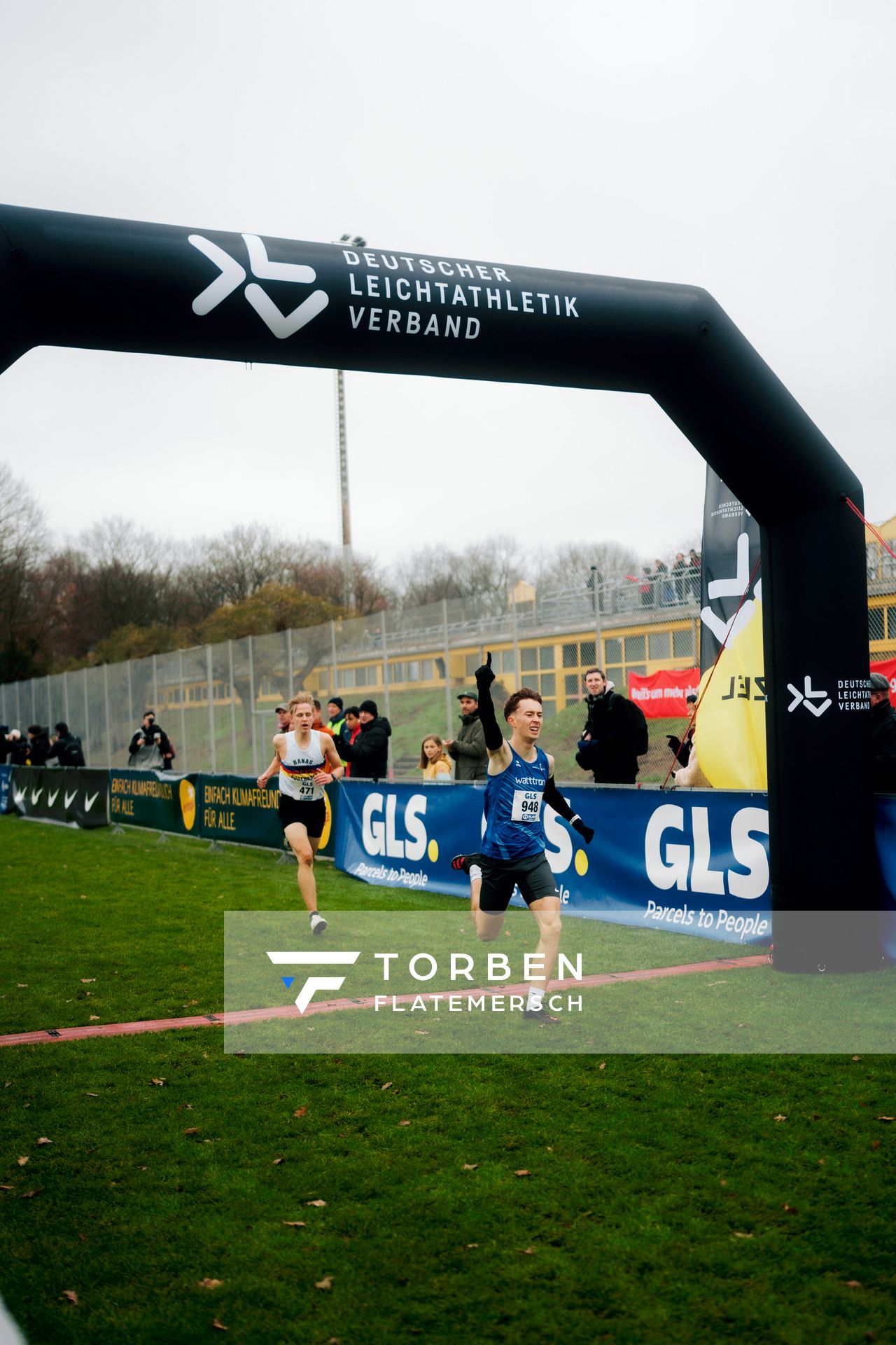 Lennox Gyulai (SG Lok. Hainsberg) im Lauf L02 - Männliche Jugend U18 bei den Deutschen Meisterschaften im Crosslauf auf dem Sportgelände Bürgerpark Nord am 29.11.2025 in Darmstadt