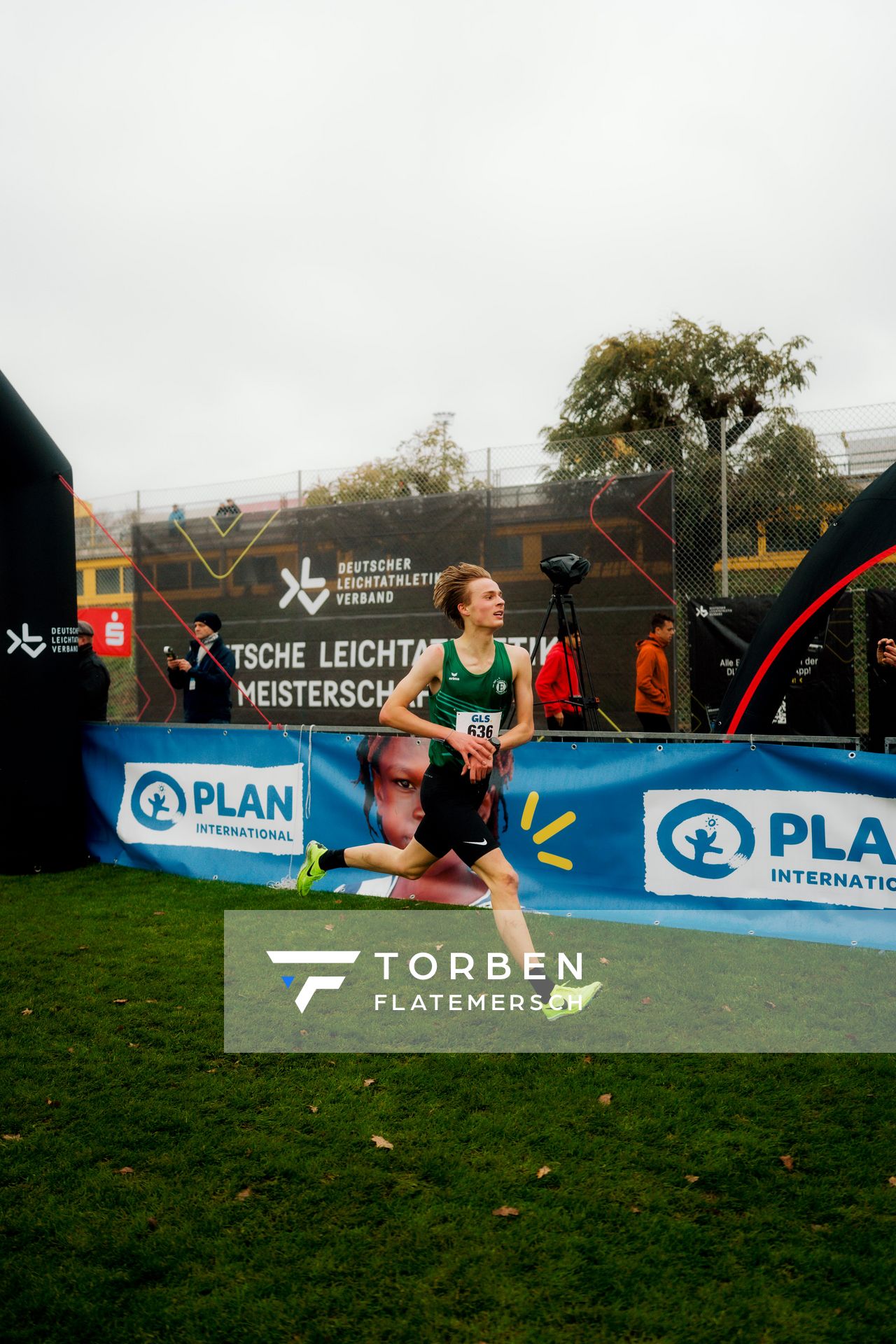 Paul Euskirchen (Eintracht Hildesheim) im Lauf L02 - Männliche Jugend U18 bei den Deutschen Meisterschaften im Crosslauf auf dem Sportgelände Bürgerpark Nord am 29.11.2025 in Darmstadt