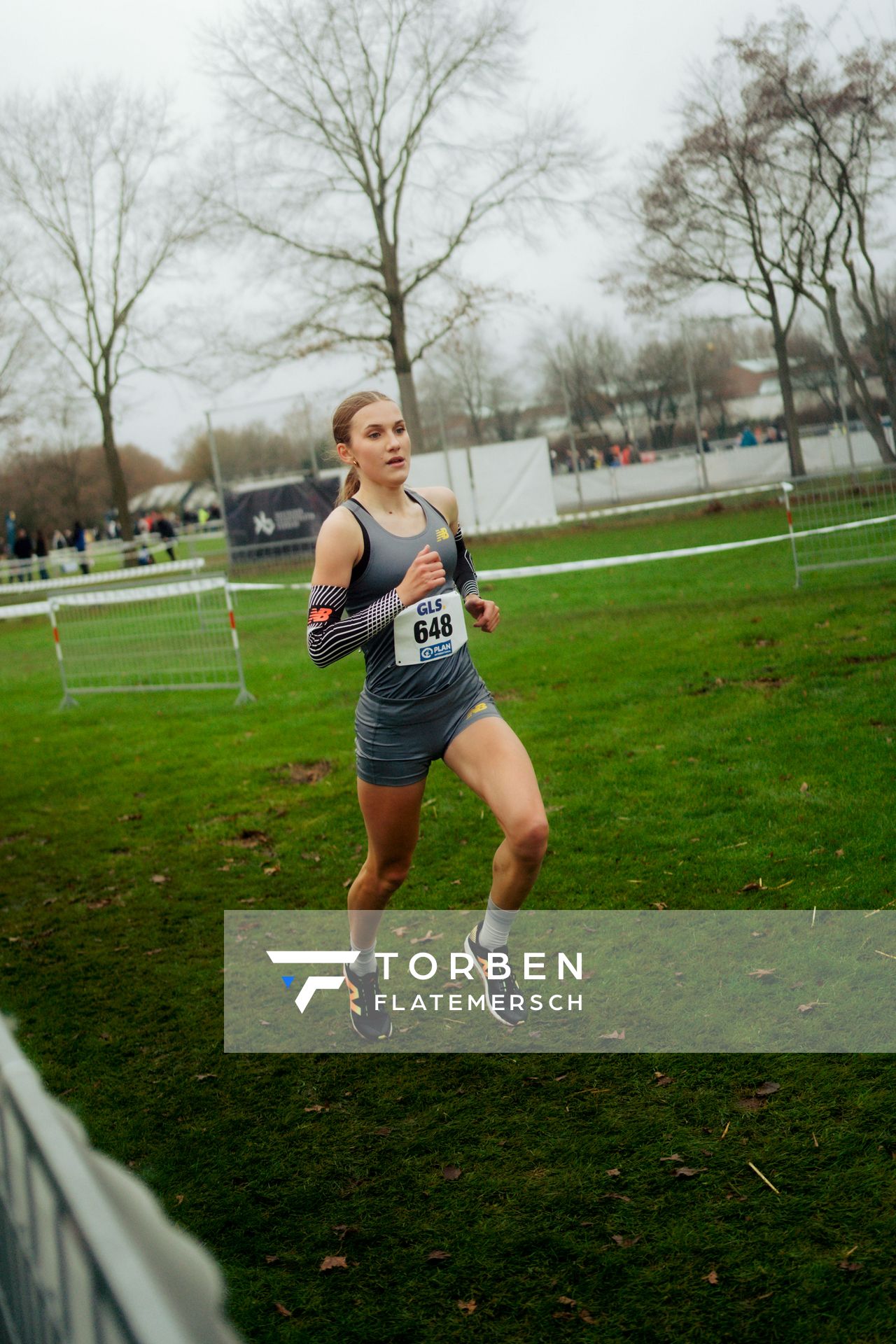 Lera Miller (VfL Löningen) im Lauf L03 - Weibliche Jugend U20 bei den Deutschen Meisterschaften im Crosslauf auf dem Sportgelände Bürgerpark Nord am 29.11.2025 in Darmstadt