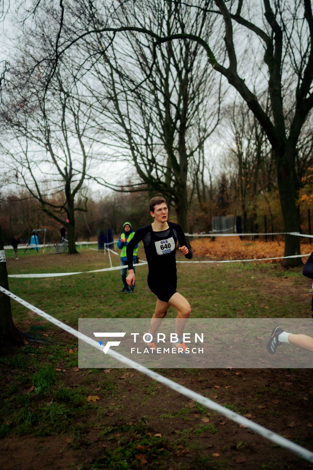 Robin Max Petermann (TV Lilienthal) im Lauf L04 - Männliche Jugend U20 bei den Deutschen Meisterschaften im Crosslauf auf dem Sportgelände Bürgerpark Nord am 29.11.2025 in Darmstadt