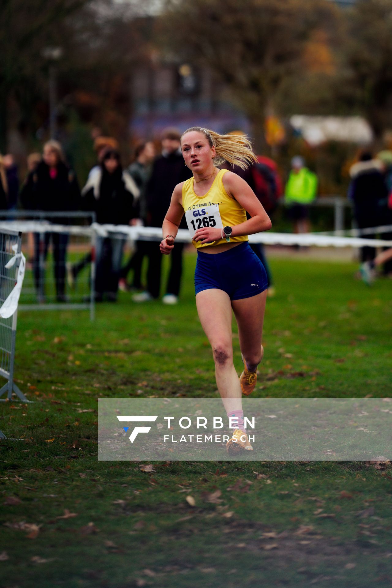 Maya Schuler (LG Ortenau Nord) im Lauf L03 - Weibliche Jugend U20 bei den Deutschen Meisterschaften im Crosslauf auf dem Sportgelände Bürgerpark Nord am 29.11.2025 in Darmstadt