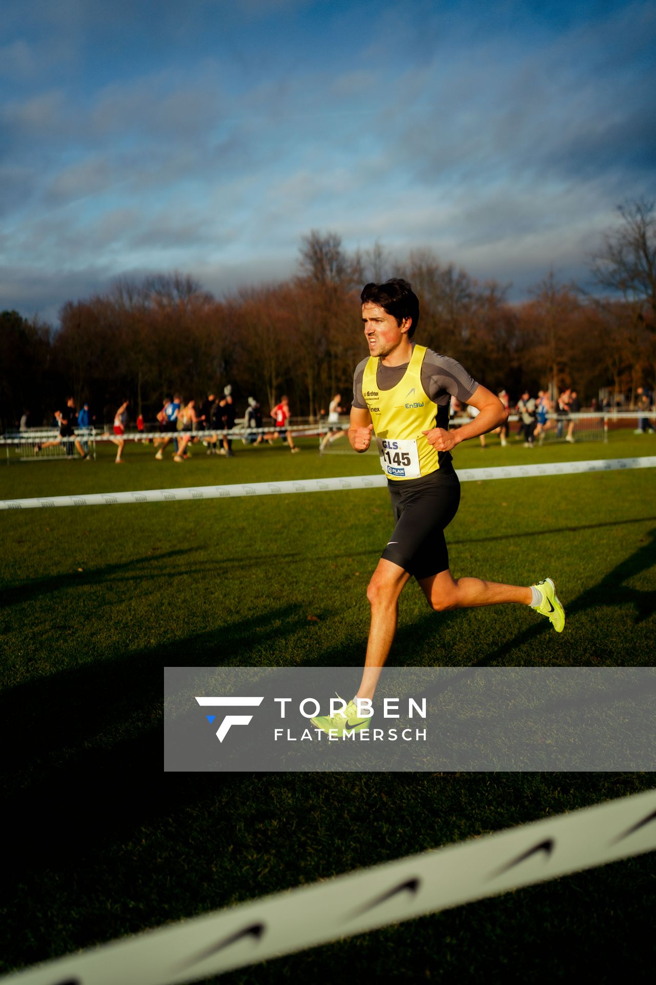 Timo Benitz (LG farbtex Nordschwarzwald) im Lauf L06 - Männer Mittelstrecke bei den Deutschen Meisterschaften im Crosslauf auf dem Sportgelände Bürgerpark Nord am 29.11.2025 in Darmstadt