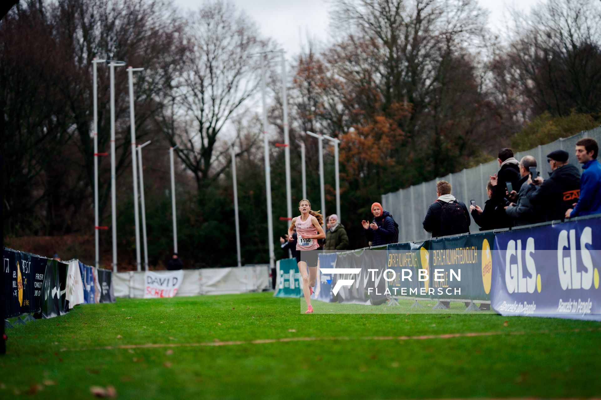 Julia Ehrle (LG farbtex Nordschwarzwald) im Lauf L03 - Weibliche Jugend U20 bei den Deutschen Meisterschaften im Crosslauf auf dem Sportgelände Bürgerpark Nord am 29.11.2025 in Darmstadt