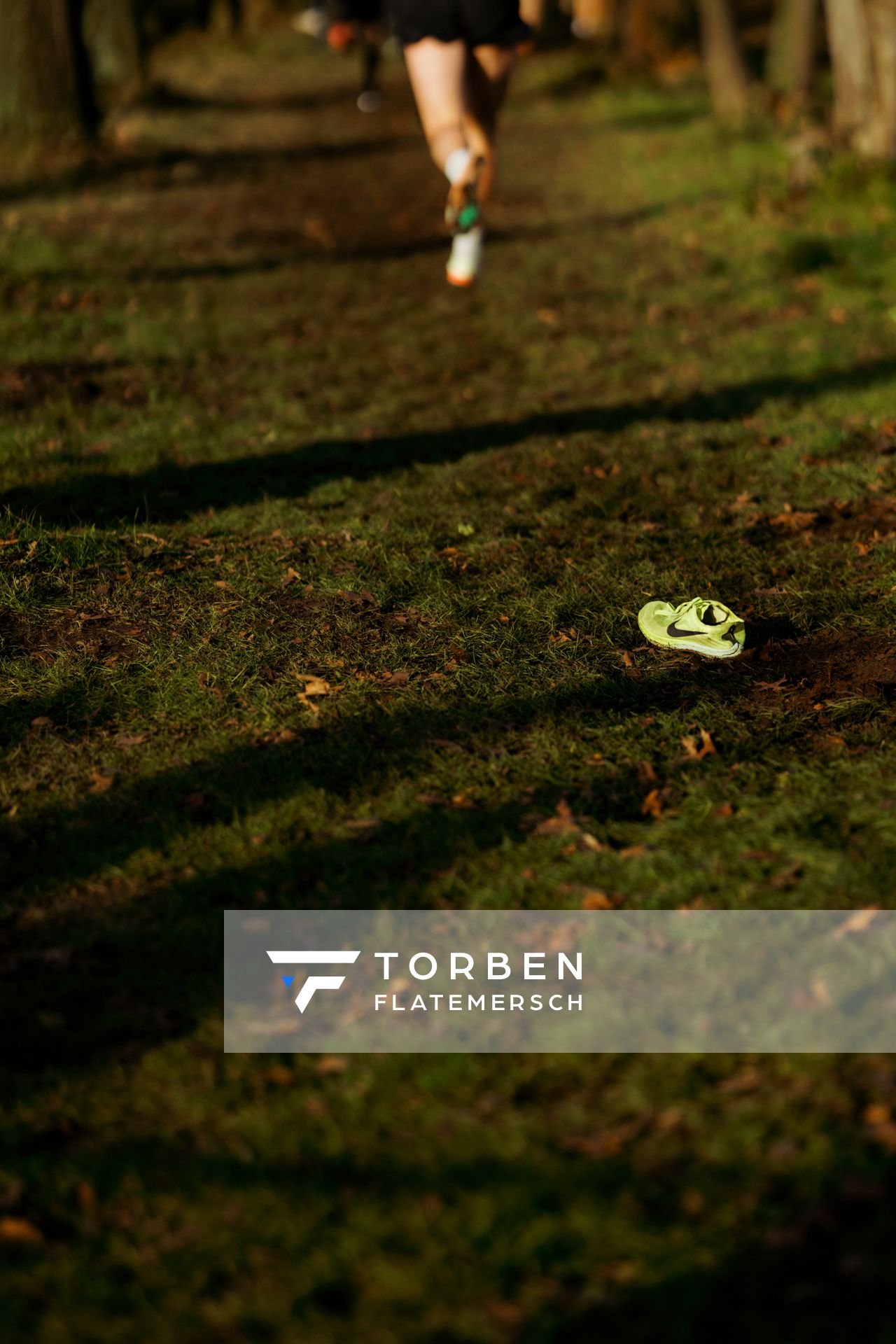Schuh von Julius Hild (SSC Hanau-Rodenbach) bei den Deutschen Meisterschaften im Crosslauf auf dem Sportgelände Bürgerpark Nord am 29.11.2025 in Darmstadt