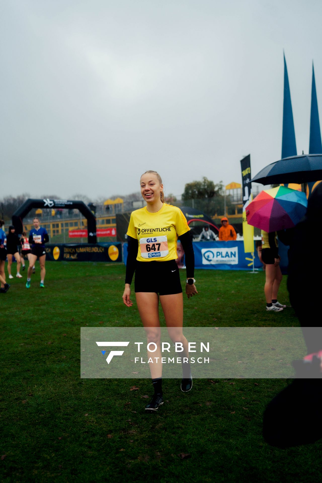 Carolin Hinrichs (VfL Löningen) im Lauf L09 - Frauen, U23 Langstrecke bei den Deutschen Meisterschaften im Crosslauf auf dem Sportgelände Bürgerpark Nord am 30.11.2025 in Darmstadt