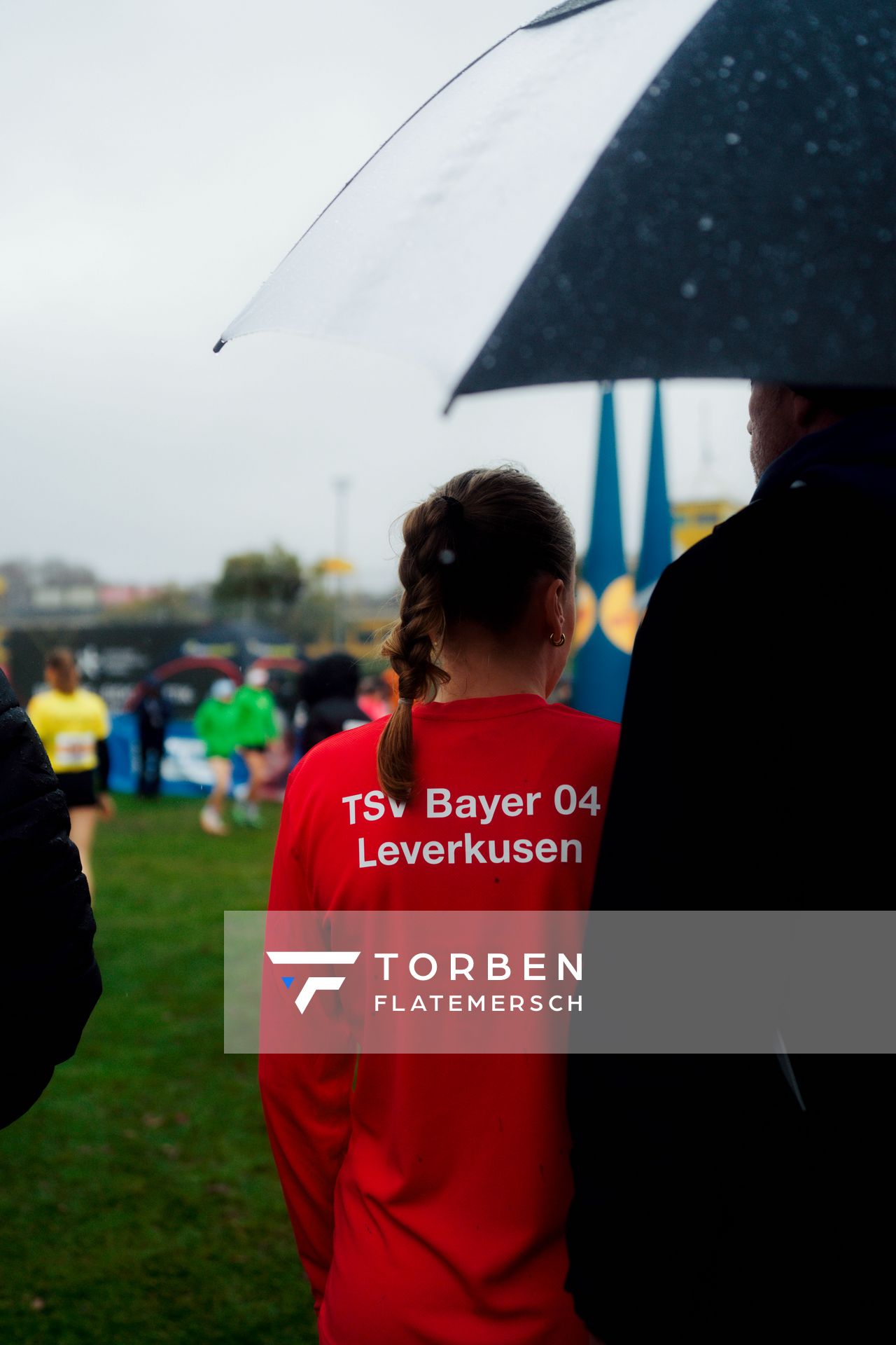Sophie Hinrichs (TSV Bayer 04 Leverkusen) im Lauf L09 - Frauen, U23 Langstrecke) bei den Deutschen Meisterschaften im Crosslauf auf dem Sportgelände Bürgerpark Nord am 30.11.2025 in Darmstadt
