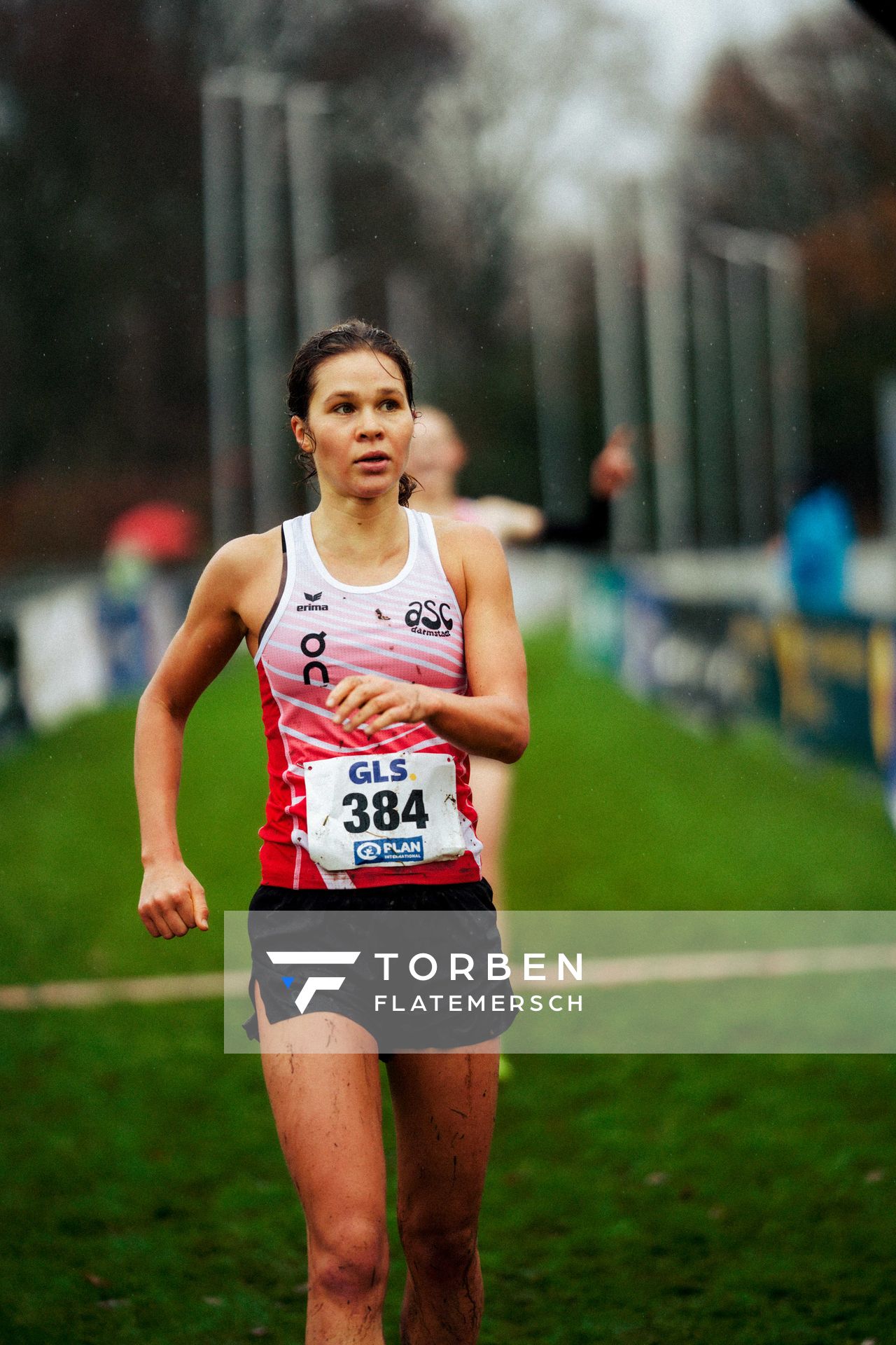 Lisa Tertsch (ASC Darmstadt) im Lauf L09 - Frauen, U23 Langstrecke bei den Deutschen Meisterschaften im Crosslauf auf dem Sportgelände Bürgerpark Nord am 30.11.2025 in Darmstadt