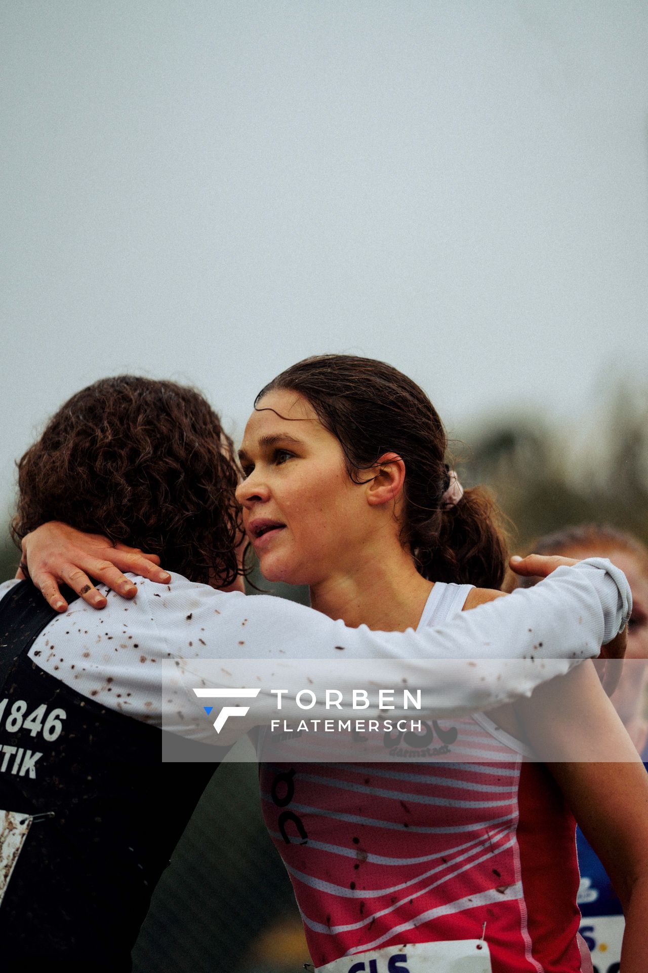 Lisa Tertsch (ASC Darmstadt), Alina Reh (SSV Ulm 1846) im Lauf L09 - Frauen, U23 Langstrecke bei den Deutschen Meisterschaften im Crosslauf auf dem Sportgelände Bürgerpark Nord am 30.11.2025 in Darmstadt